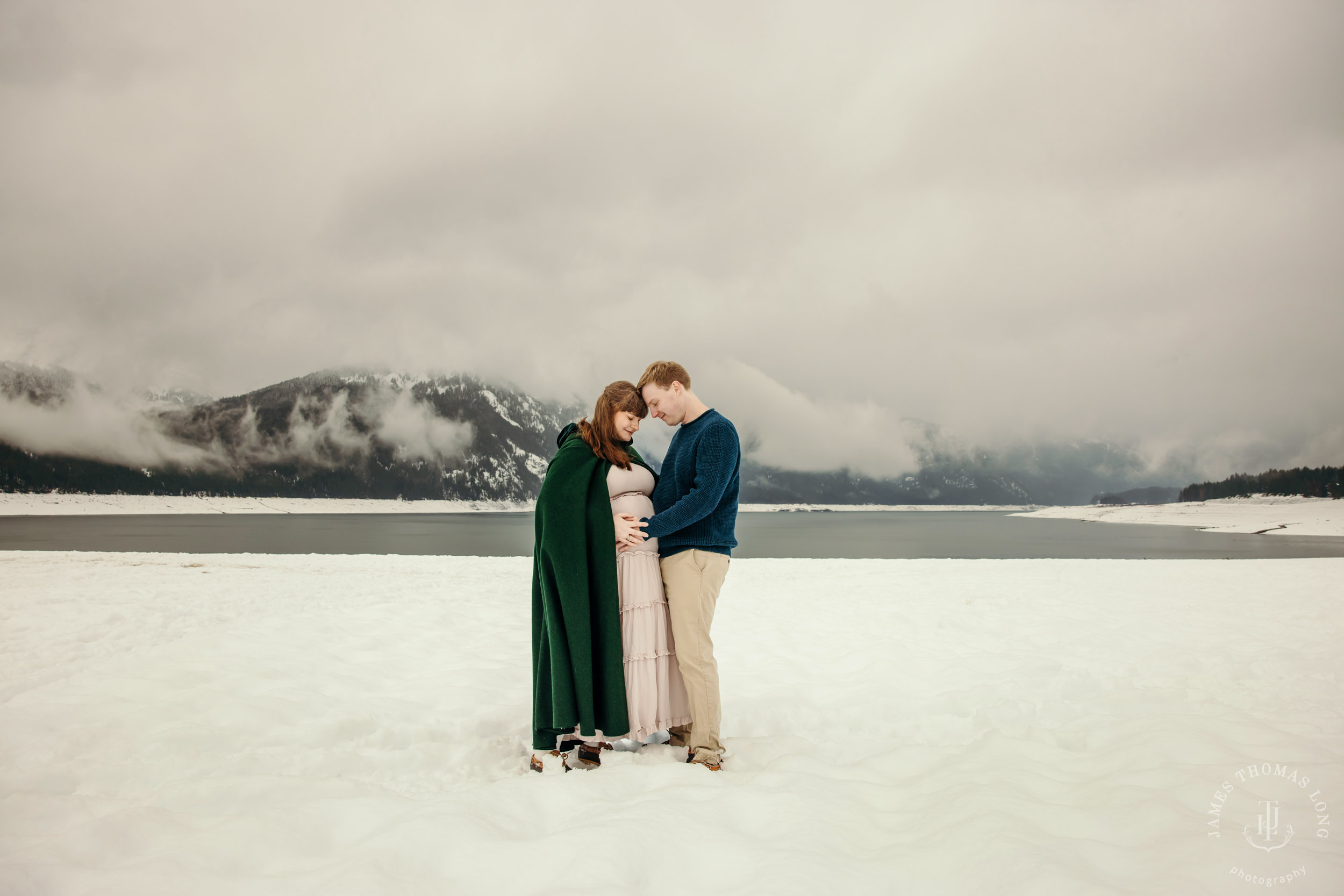 Maternity photography session in the Cascade Mountains by Snoqualmie family and maternity photographer James Thomas Long Photography