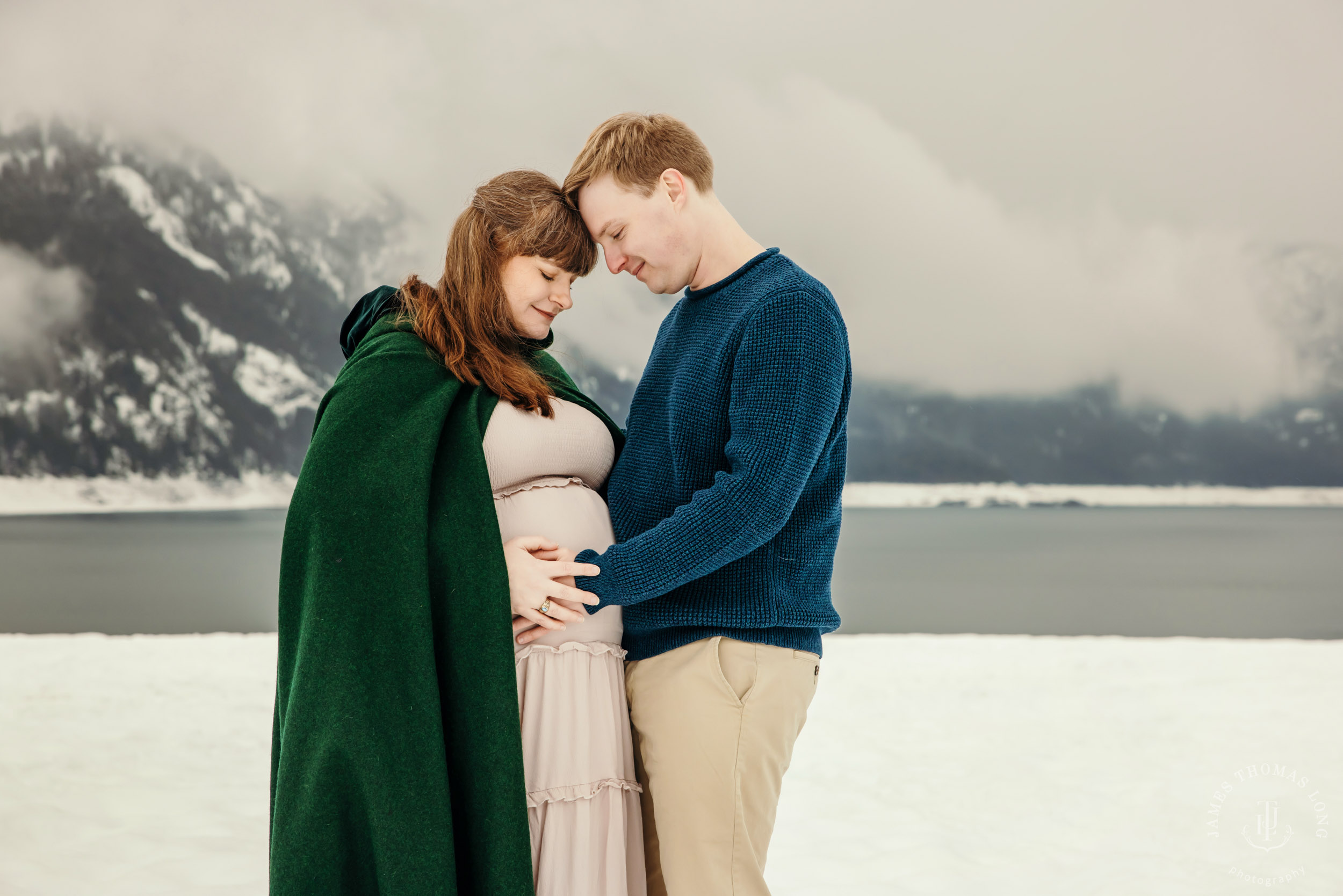 Maternity photography session in the Cascade Mountains by Snoqualmie family and maternity photographer James Thomas Long Photography