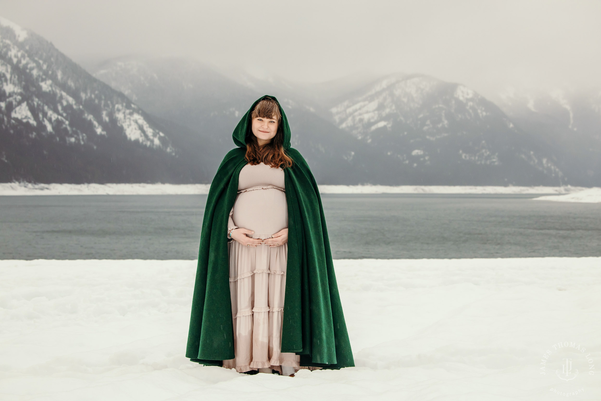 Maternity photography session in the Cascade Mountains by Snoqualmie family and maternity photographer James Thomas Long Photography