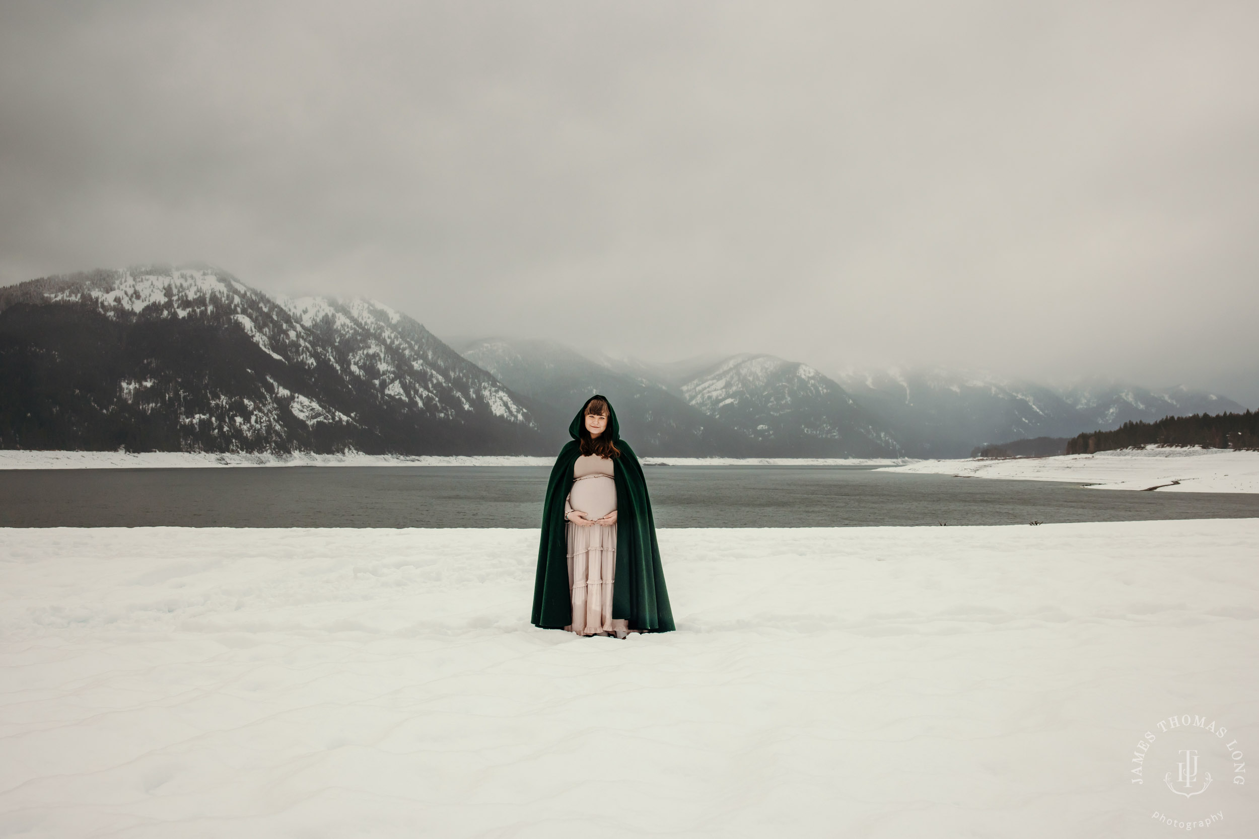 Maternity photography session in the Cascade Mountains by Snoqualmie family and maternity photographer James Thomas Long Photography