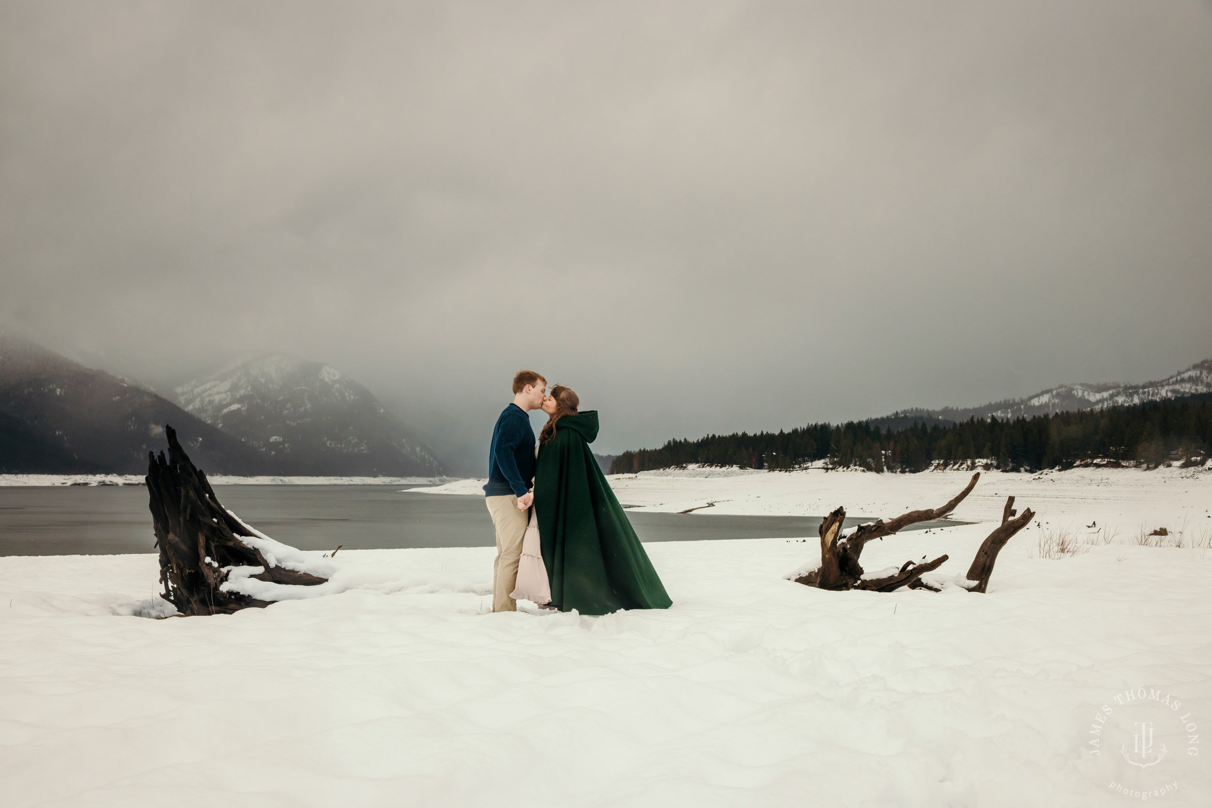 Maternity photography session in the Cascade Mountains by Snoqualmie family and maternity photographer James Thomas Long Photography