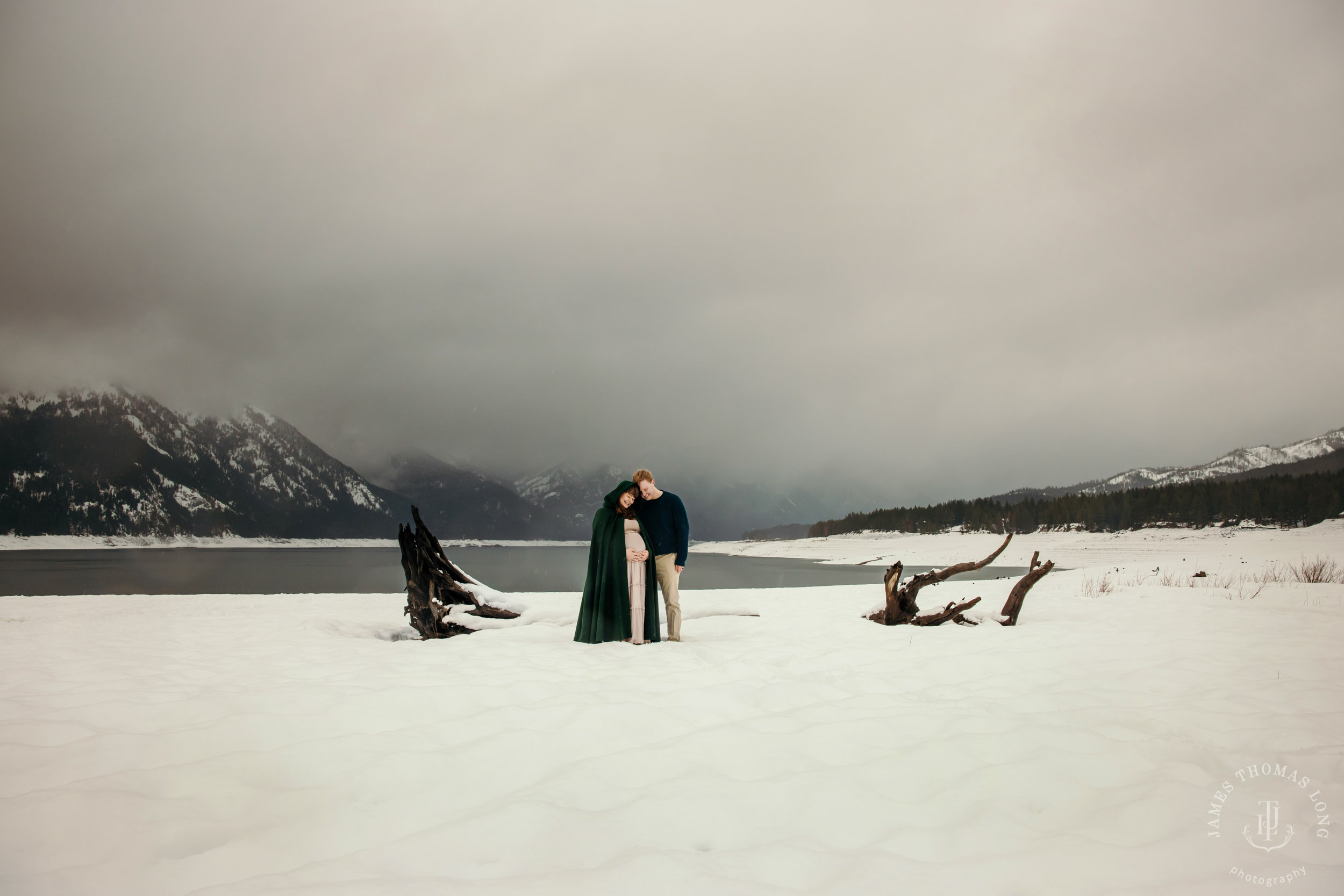 Maternity photography session in the Cascade Mountains by Snoqualmie family and maternity photographer James Thomas Long Photography