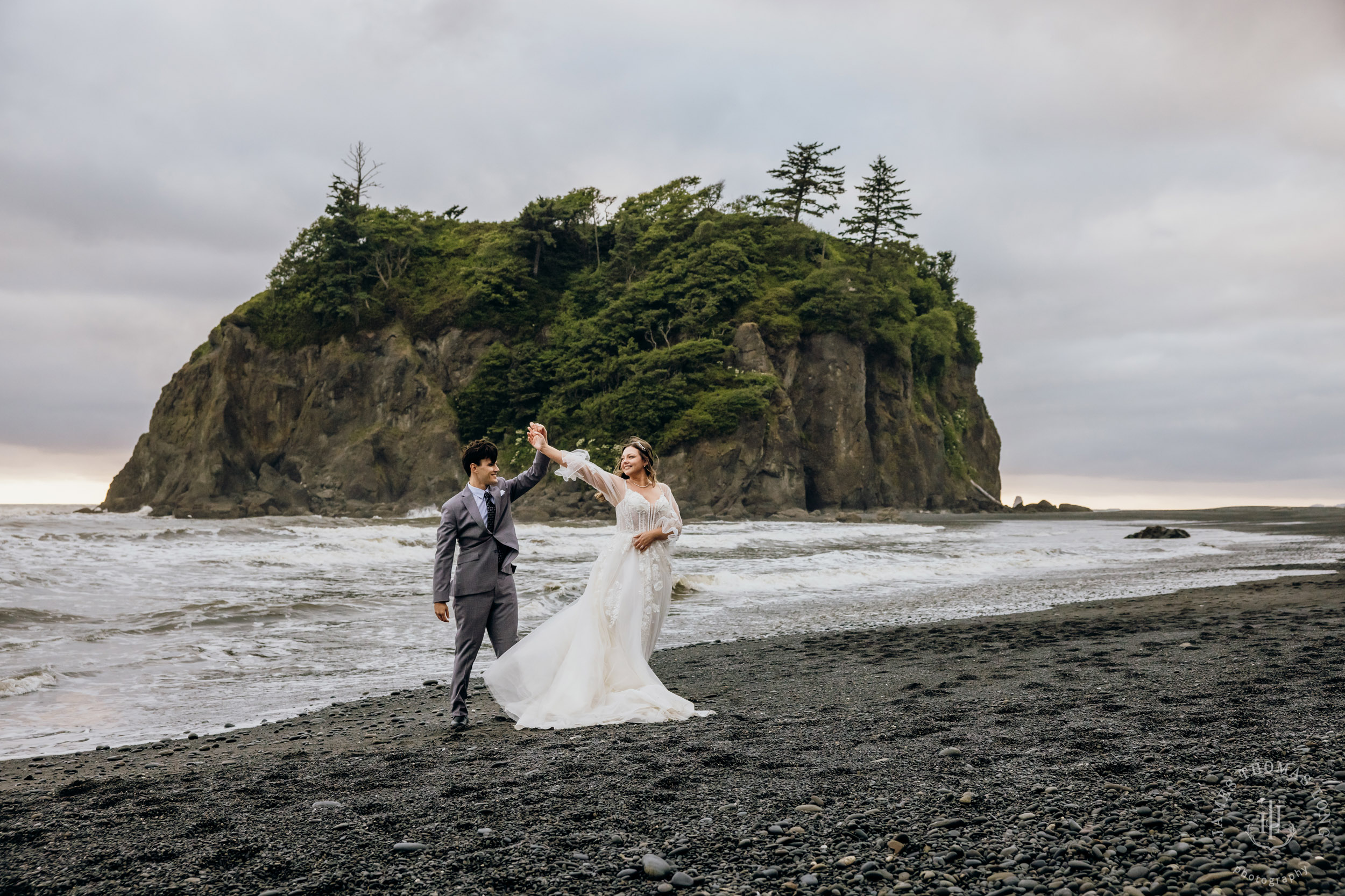 Washington Coast elopement by Seattle adventure elopement photographer James Thomas Long Photography