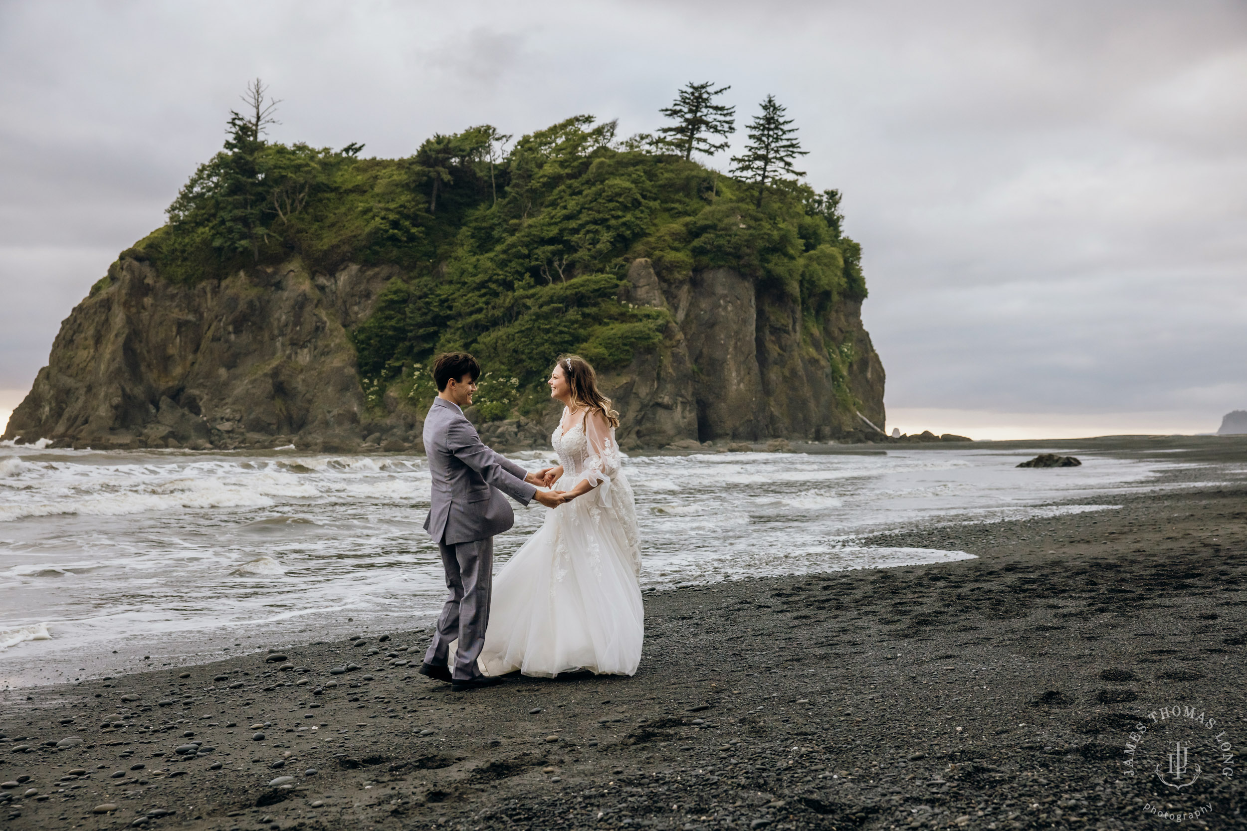 Washington Coast elopement by Seattle adventure elopement photographer James Thomas Long Photography
