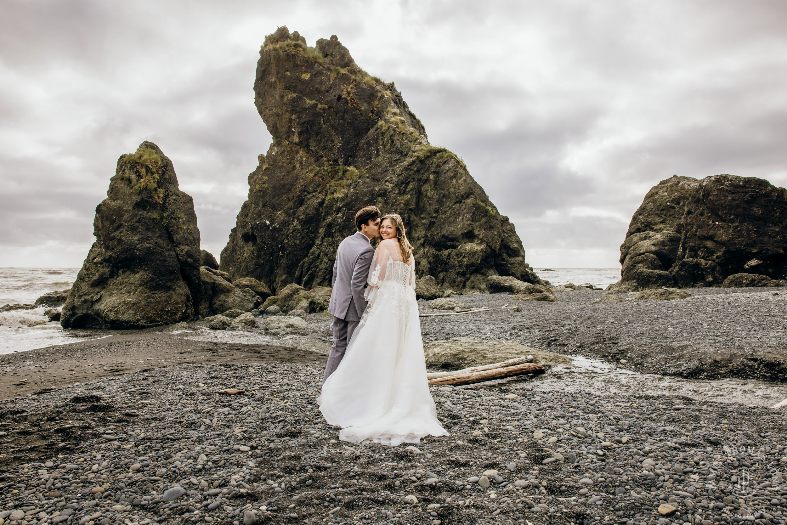 Washington Coast elopement by Seattle adventure elopement photographer James Thomas Long Photography