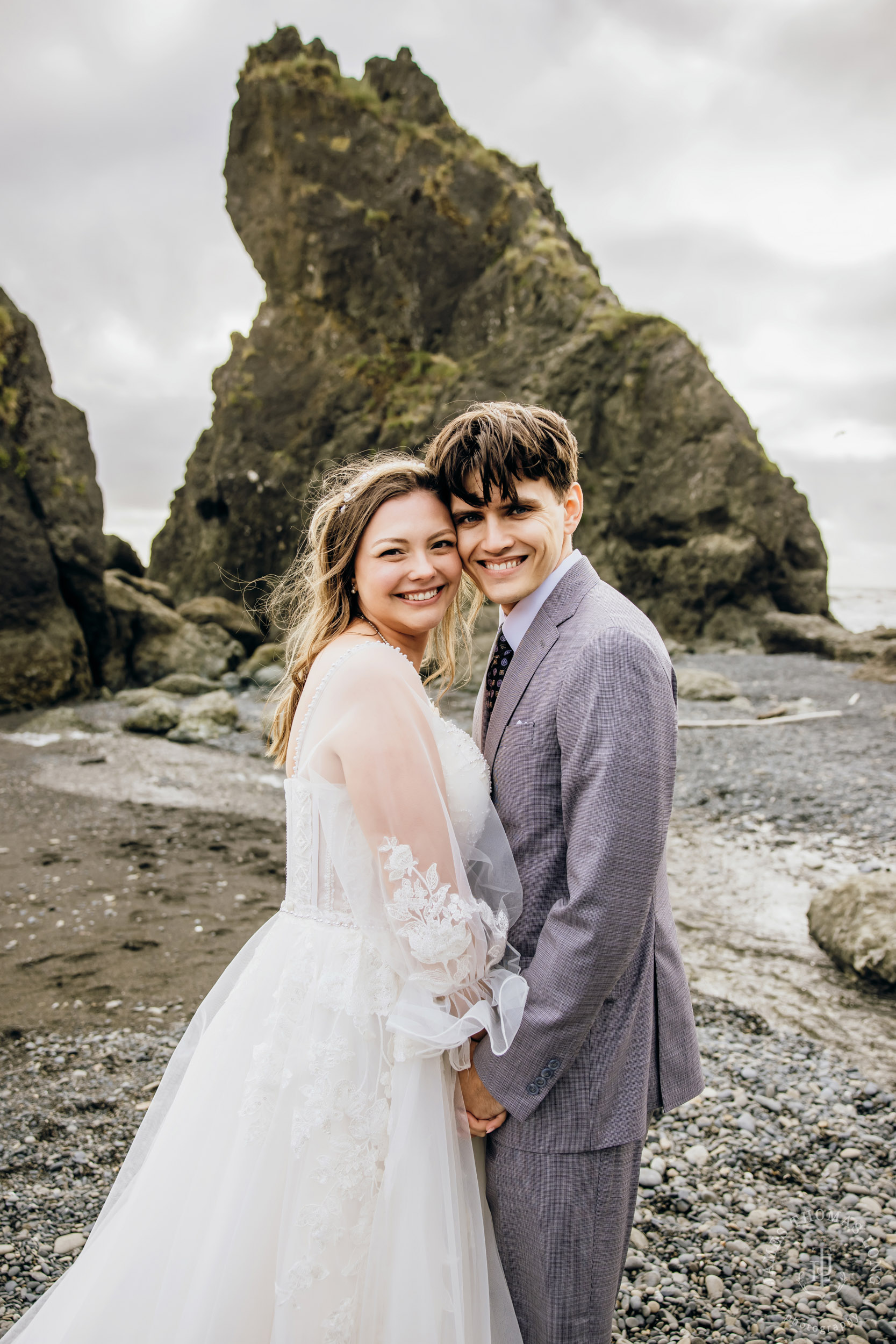 Washington Coast elopement by Seattle adventure elopement photographer James Thomas Long Photography