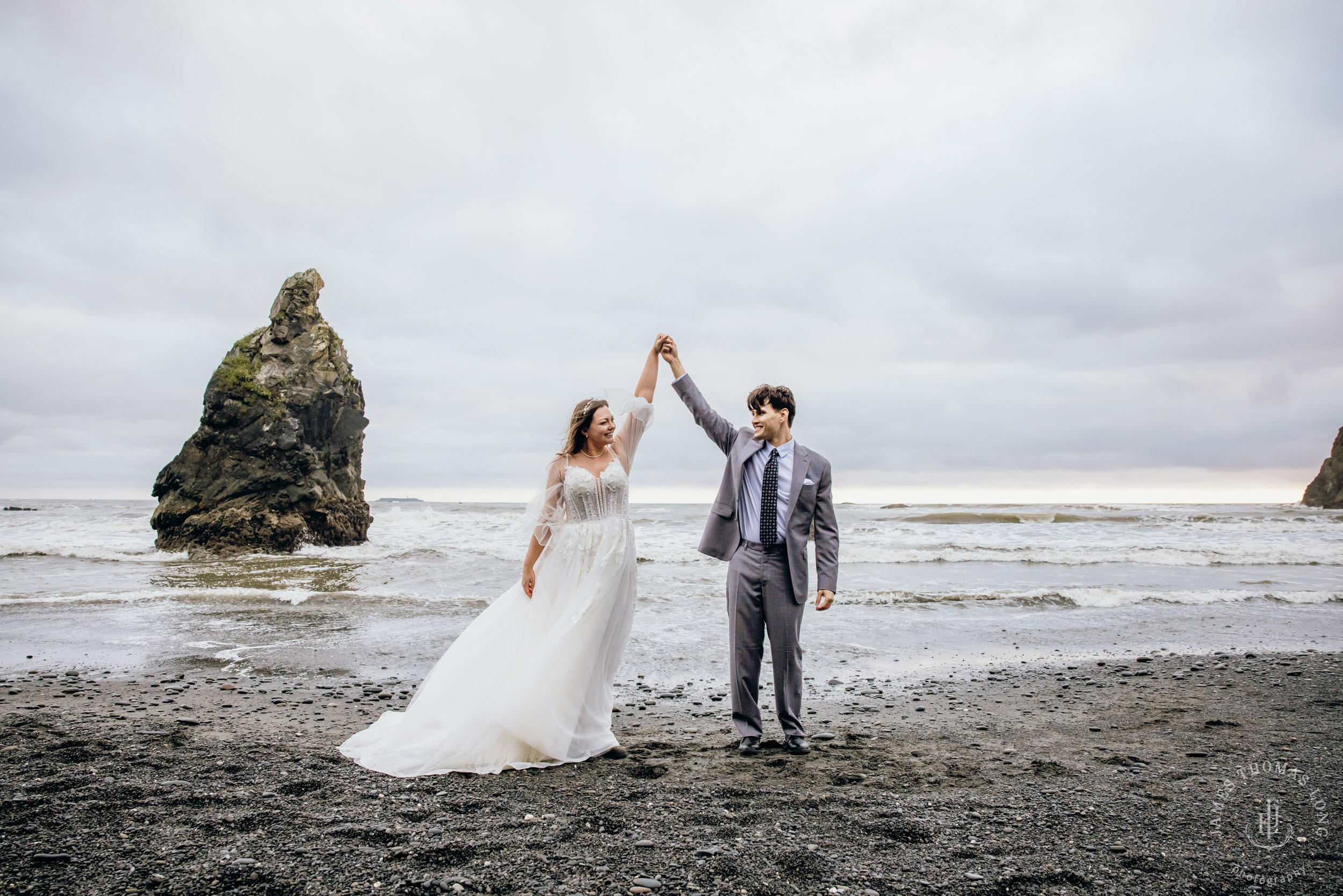 Washington Coast elopement by Seattle adventure elopement photographer James Thomas Long Photography