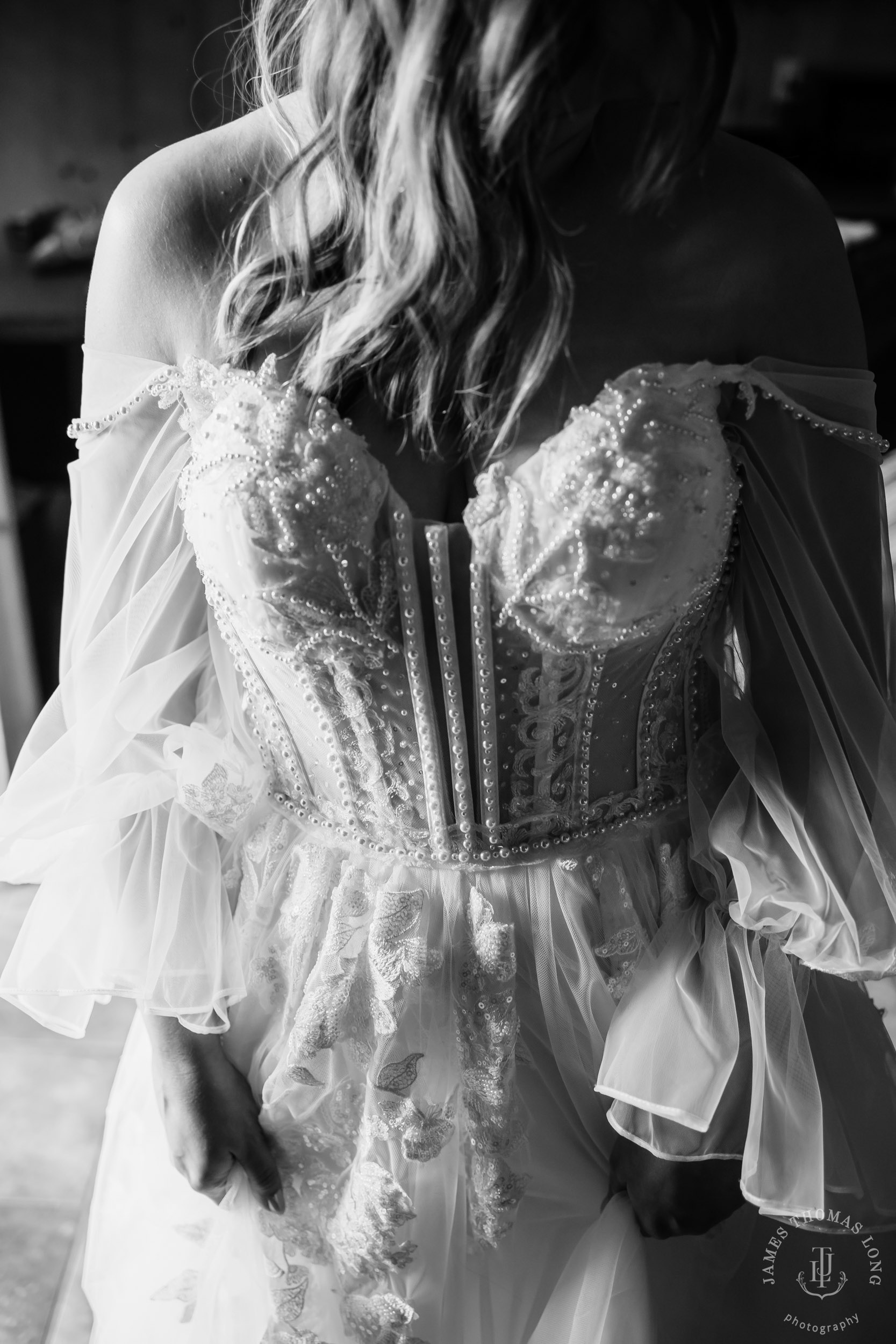Washington Coast elopement by Seattle adventure elopement photographer James Thomas Long Photography