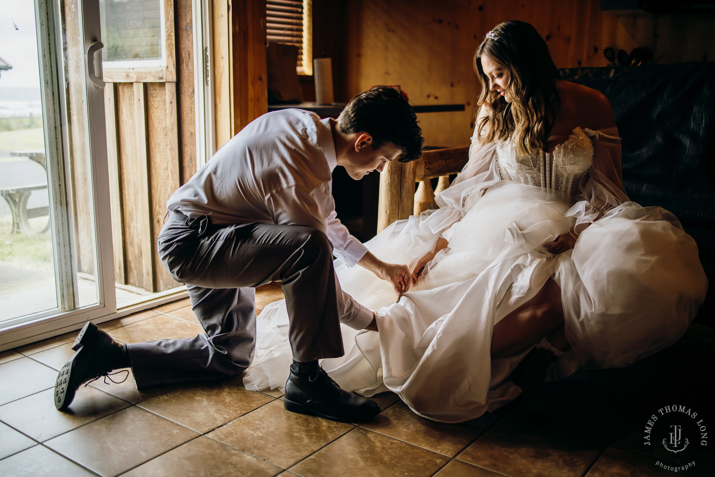 Washington Coast elopement by Seattle adventure elopement photographer James Thomas Long Photography