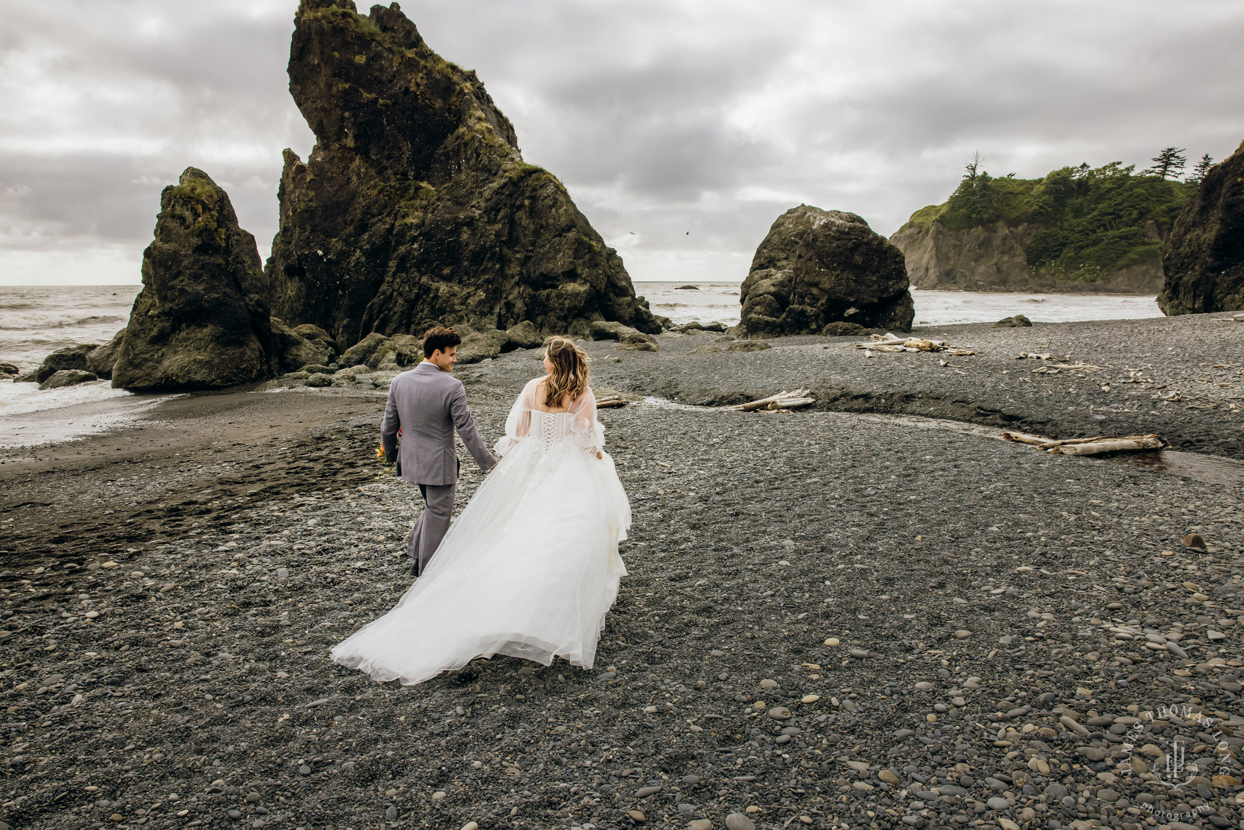 Washington Coast elopement by Seattle adventure elopement photographer James Thomas Long Photography