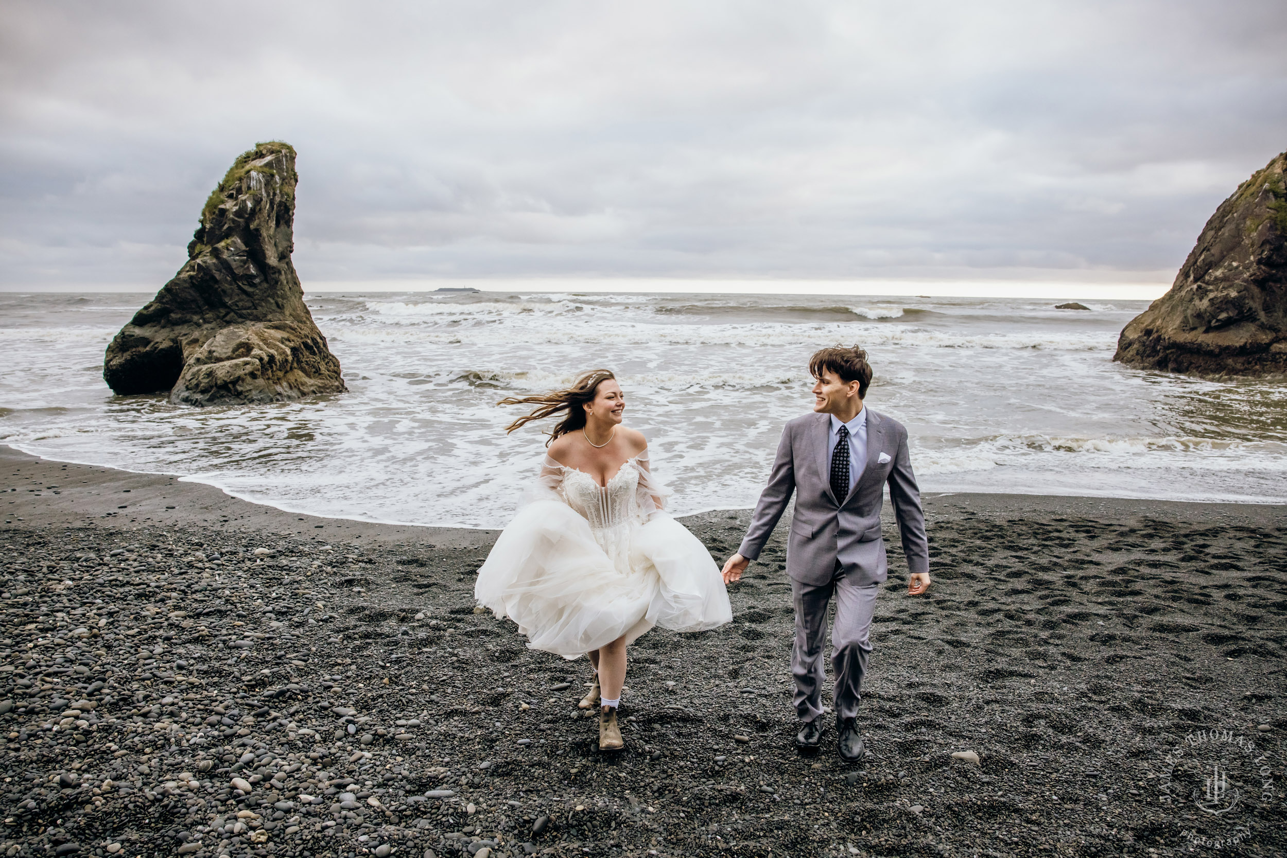 Washington Coast elopement by Seattle adventure elopement photographer James Thomas Long Photography