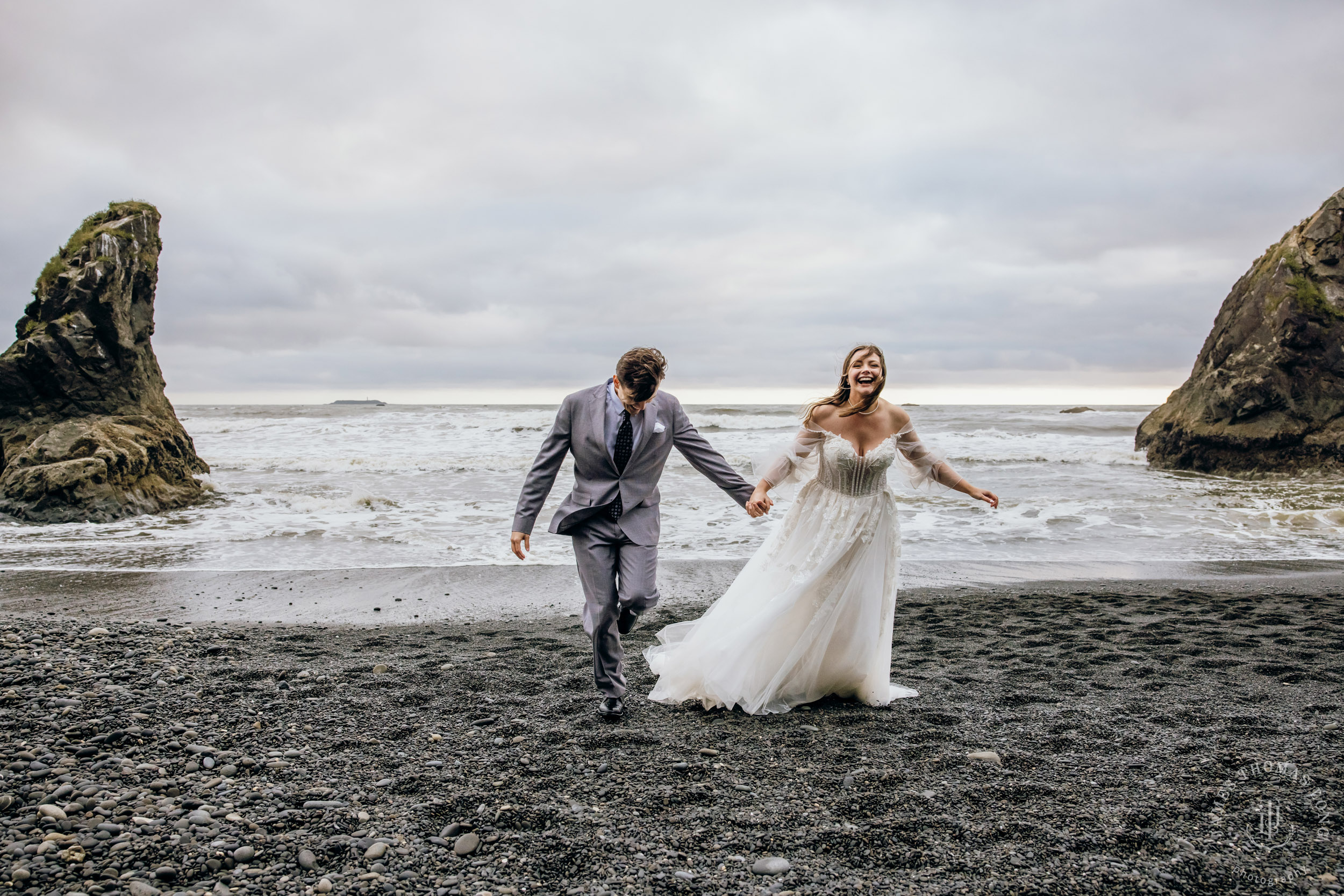 Washington Coast elopement by Seattle adventure elopement photographer James Thomas Long Photography
