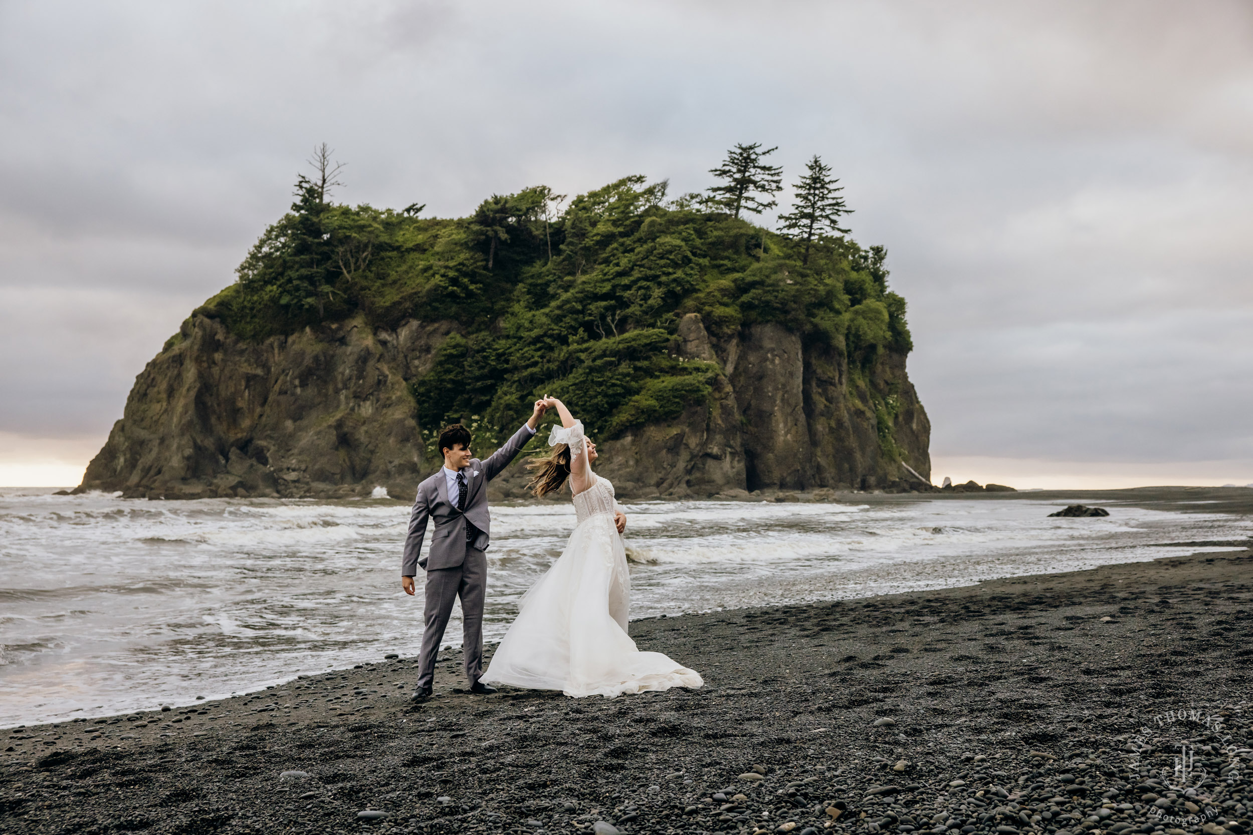 Washington Coast elopement by Seattle adventure elopement photographer James Thomas Long Photography