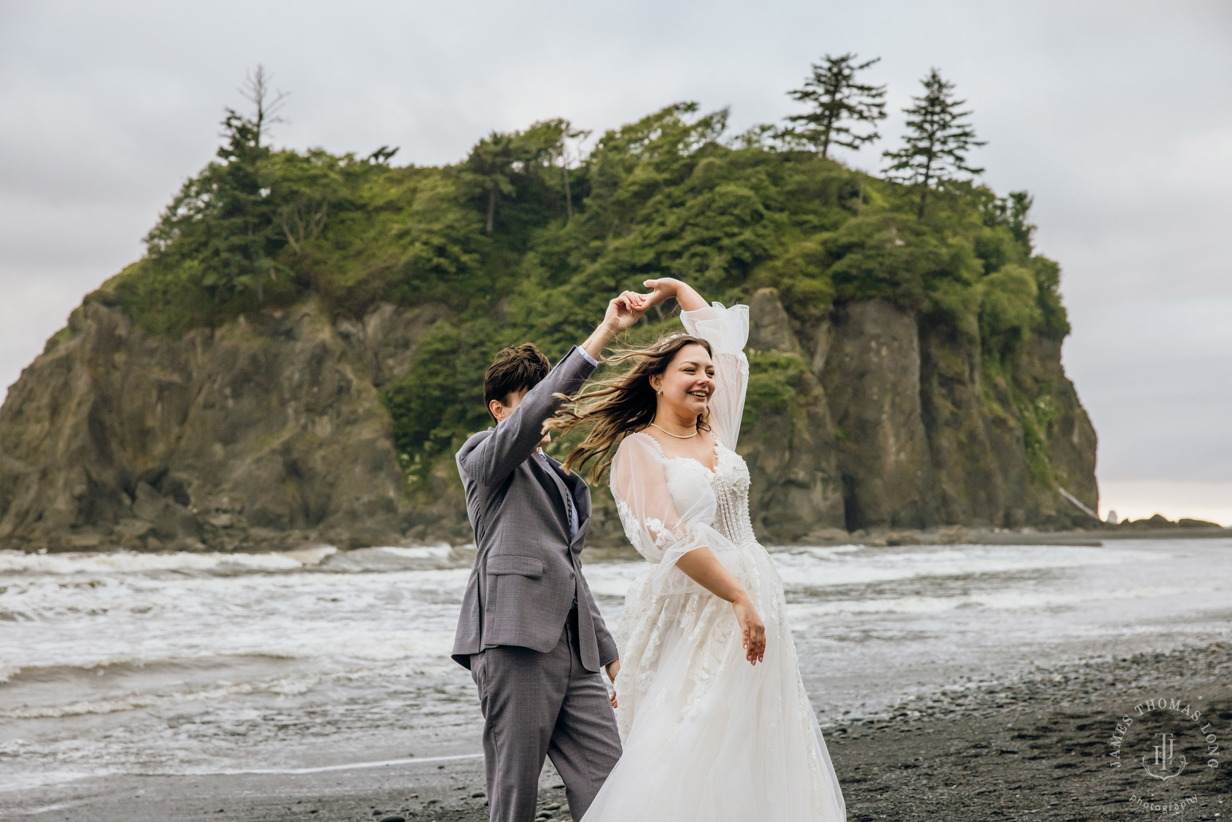 Washington Coast elopement by Seattle adventure elopement photographer James Thomas Long Photography