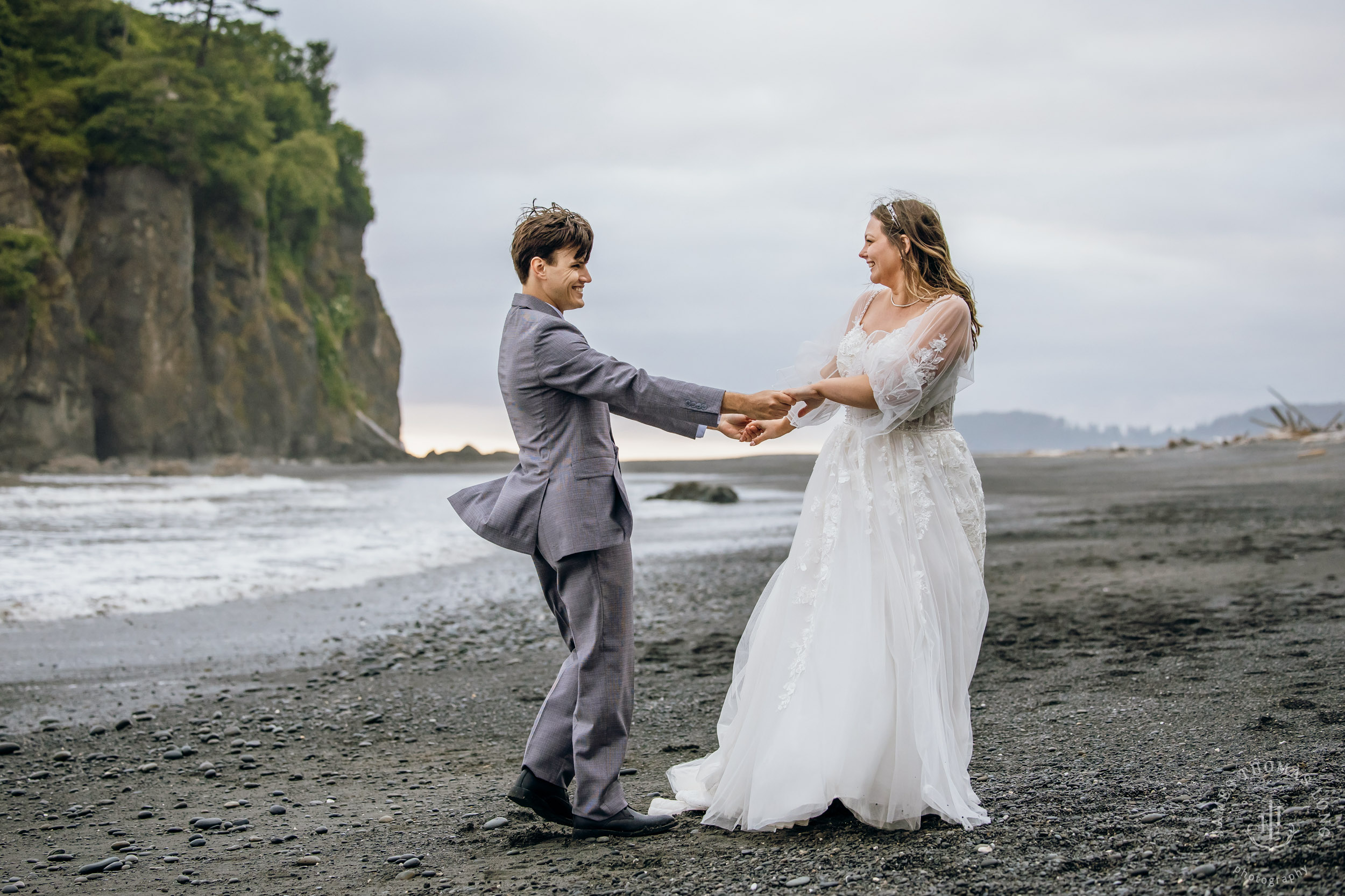 Washington Coast elopement by Seattle adventure elopement photographer James Thomas Long Photography