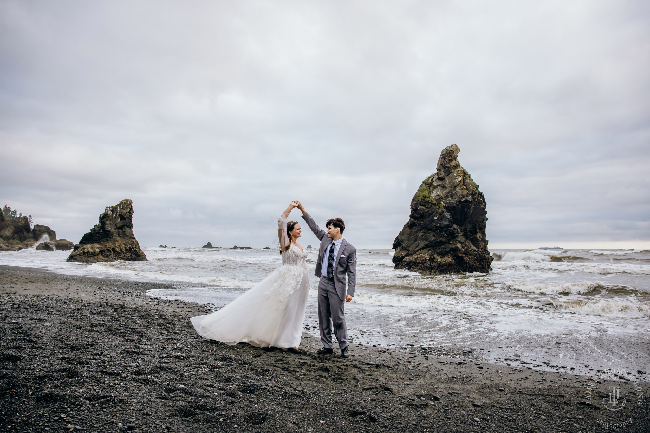 Washington Coast elopement by Seattle adventure elopement photographer James Thomas Long Photography
