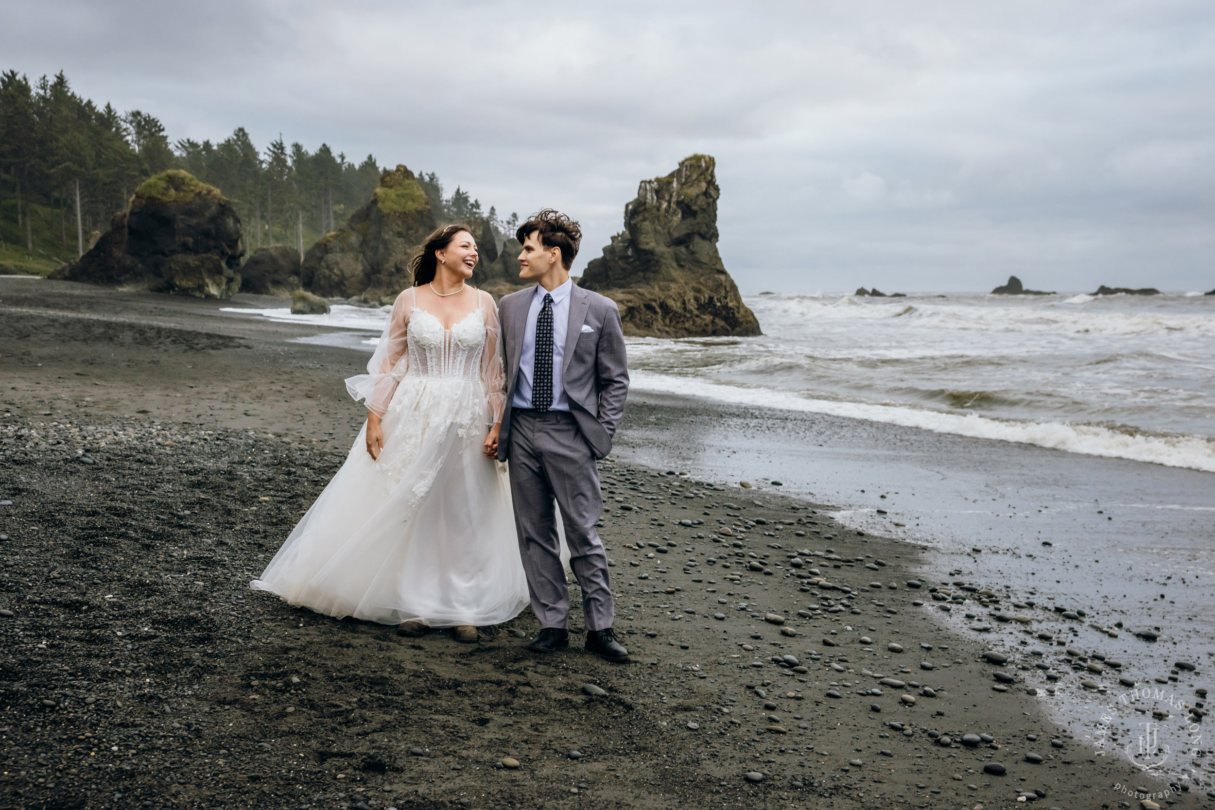 Washington Coast elopement by Seattle adventure elopement photographer James Thomas Long Photography