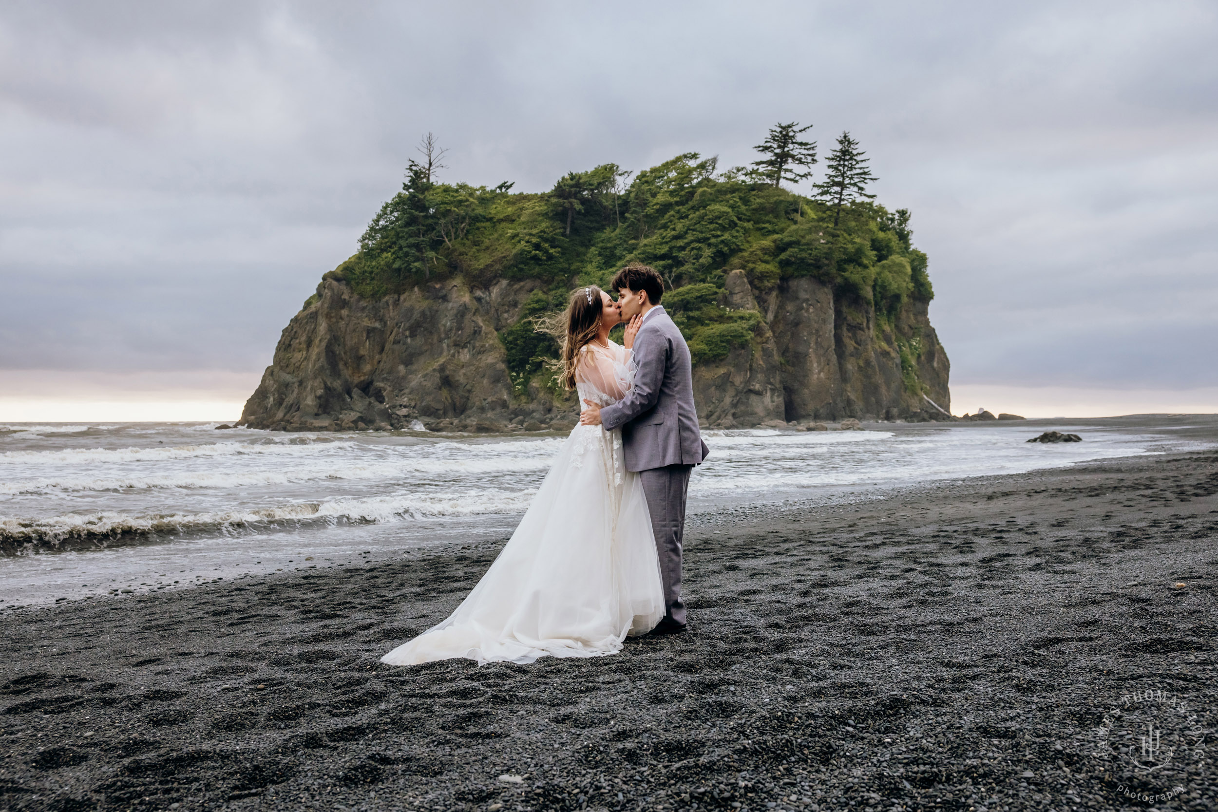 Washington Coast elopement by Seattle adventure elopement photographer James Thomas Long Photography