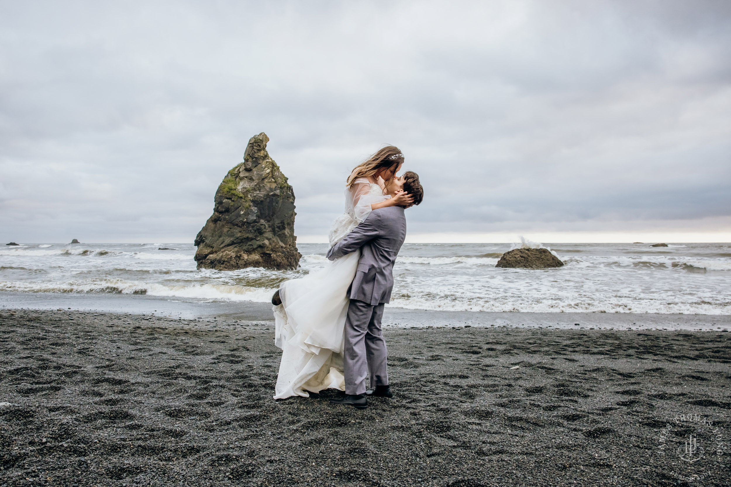 Washington Coast elopement by Seattle adventure elopement photographer James Thomas Long Photography
