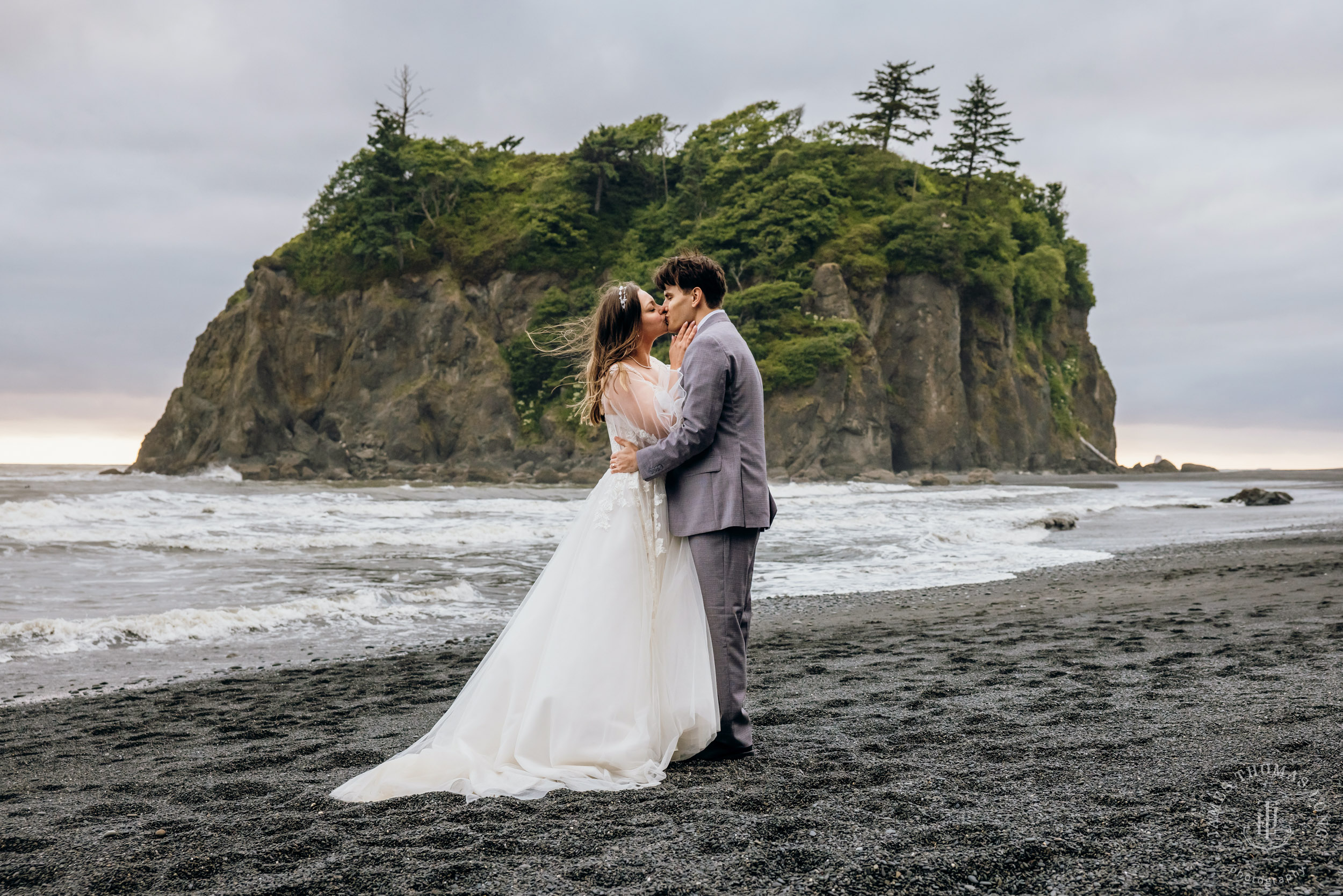 Washington Coast elopement by Seattle adventure elopement photographer James Thomas Long Photography