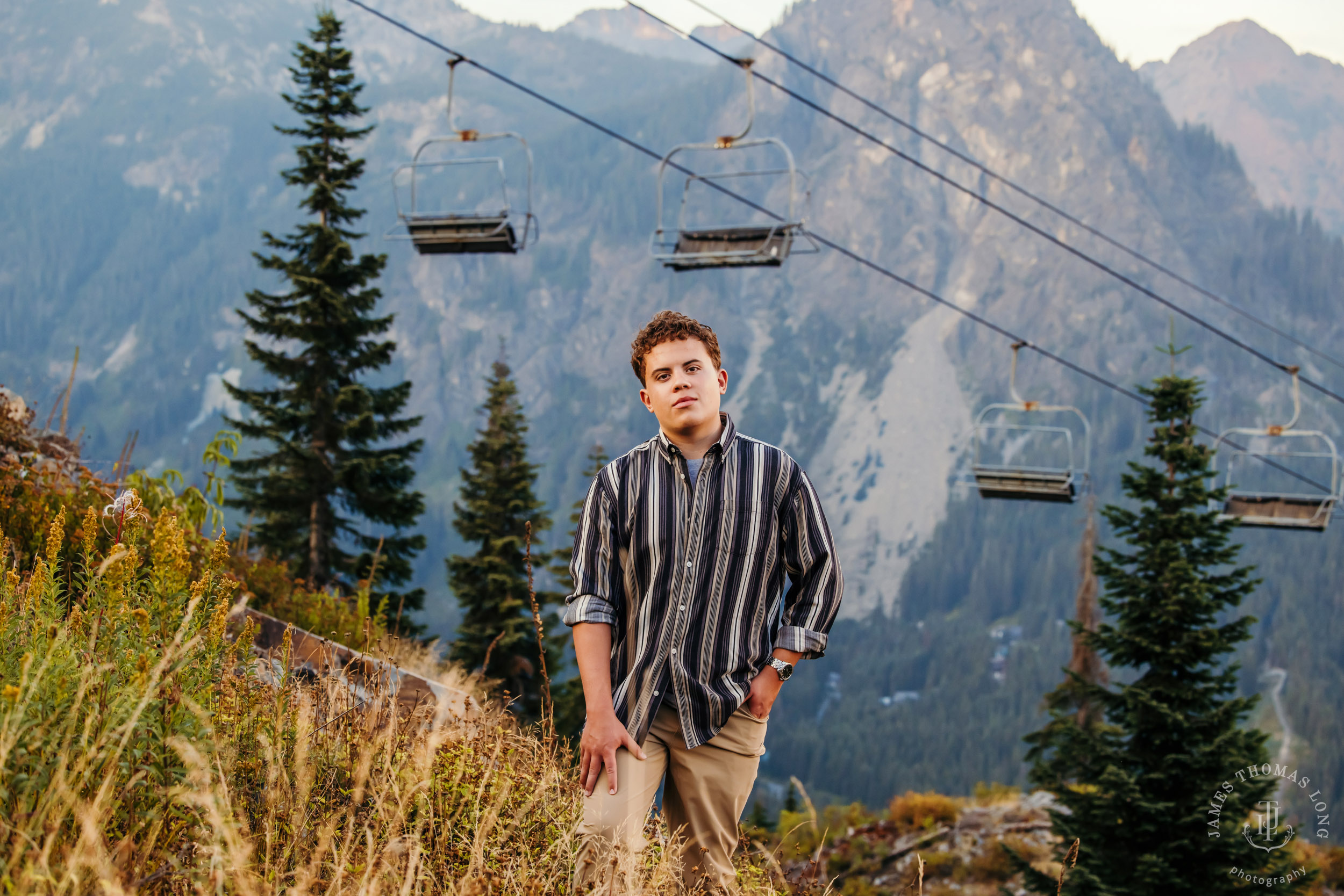 Snoqualmie Pass adventure high school senior portrait session by Seattle senior portrait photographer James Thomas Long Photography