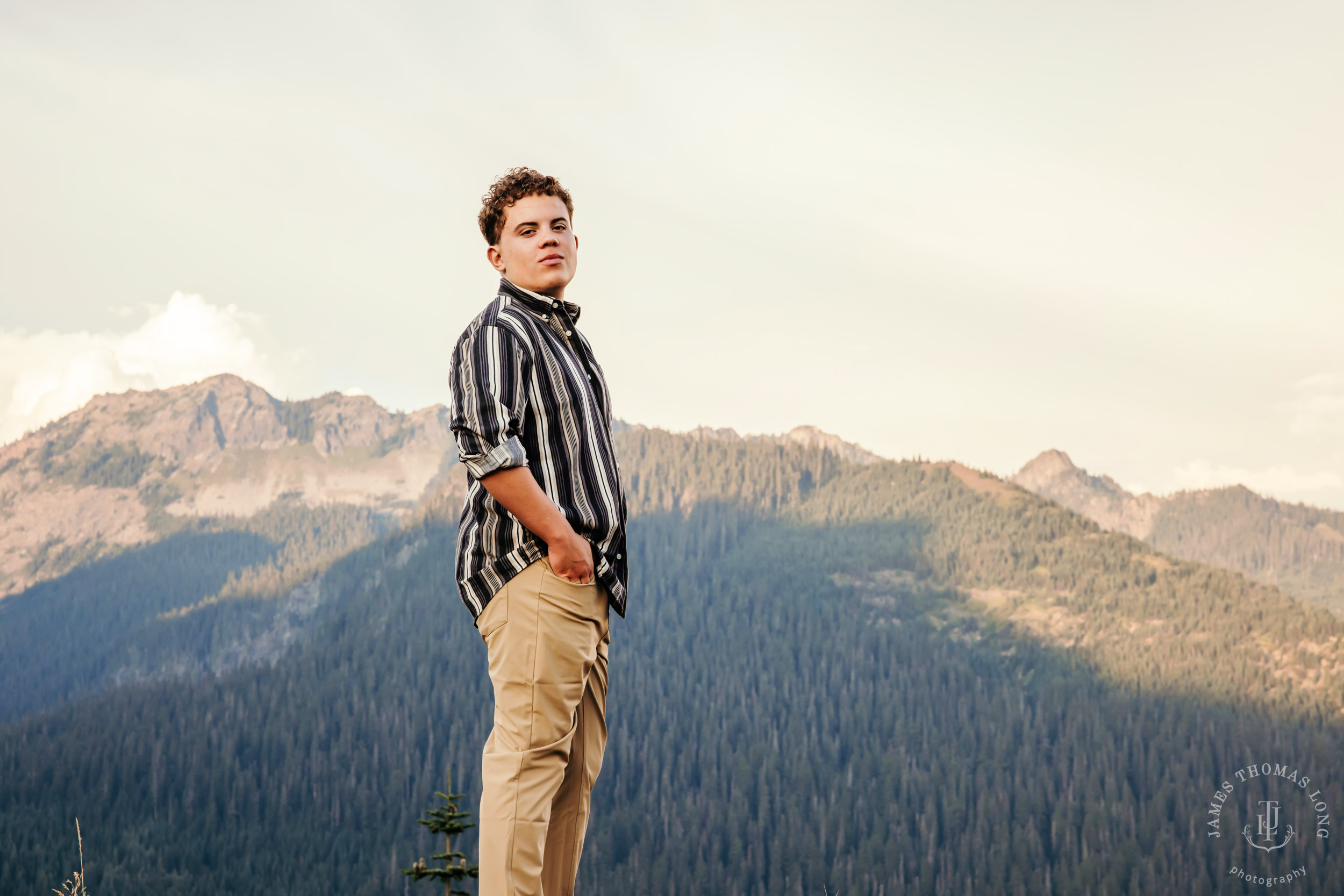 Snoqualmie Pass adventure high school senior portrait session by Seattle senior portrait photographer James Thomas Long Photography