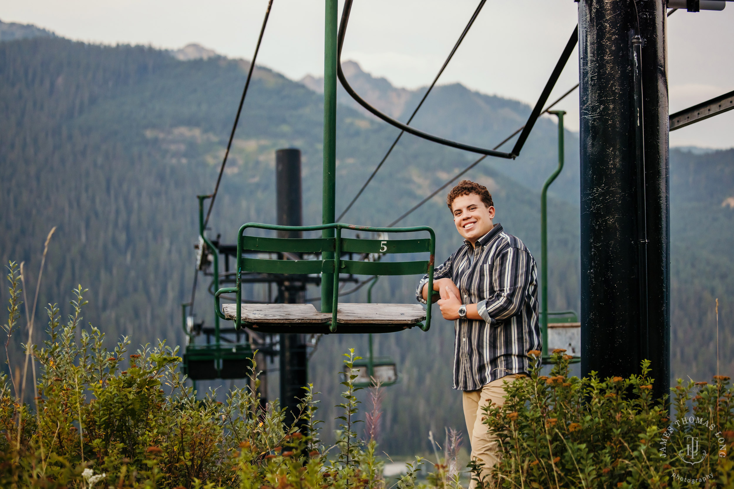 Snoqualmie Pass adventure high school senior portrait session by Seattle senior portrait photographer James Thomas Long Photography