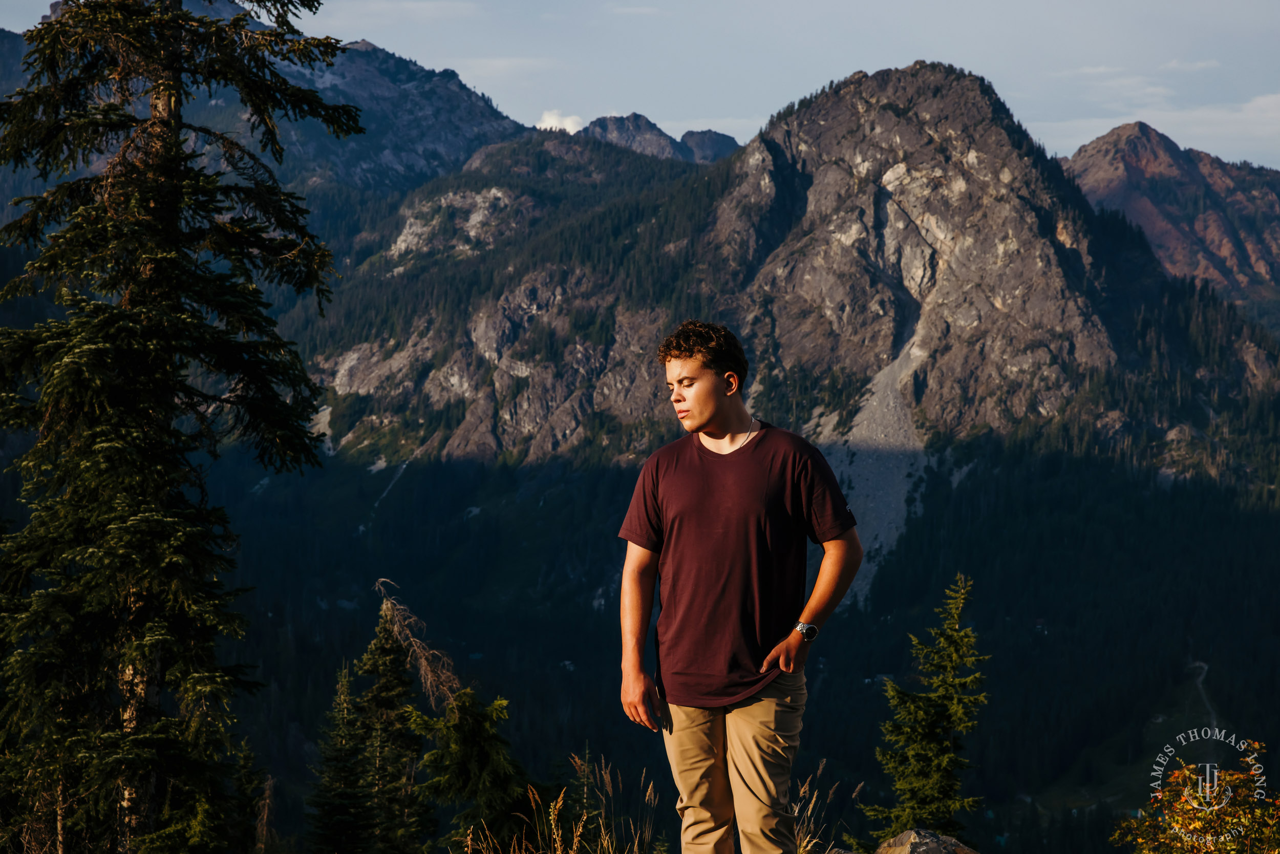 Snoqualmie Pass adventure high school senior portrait session by Seattle senior portrait photographer James Thomas Long Photography