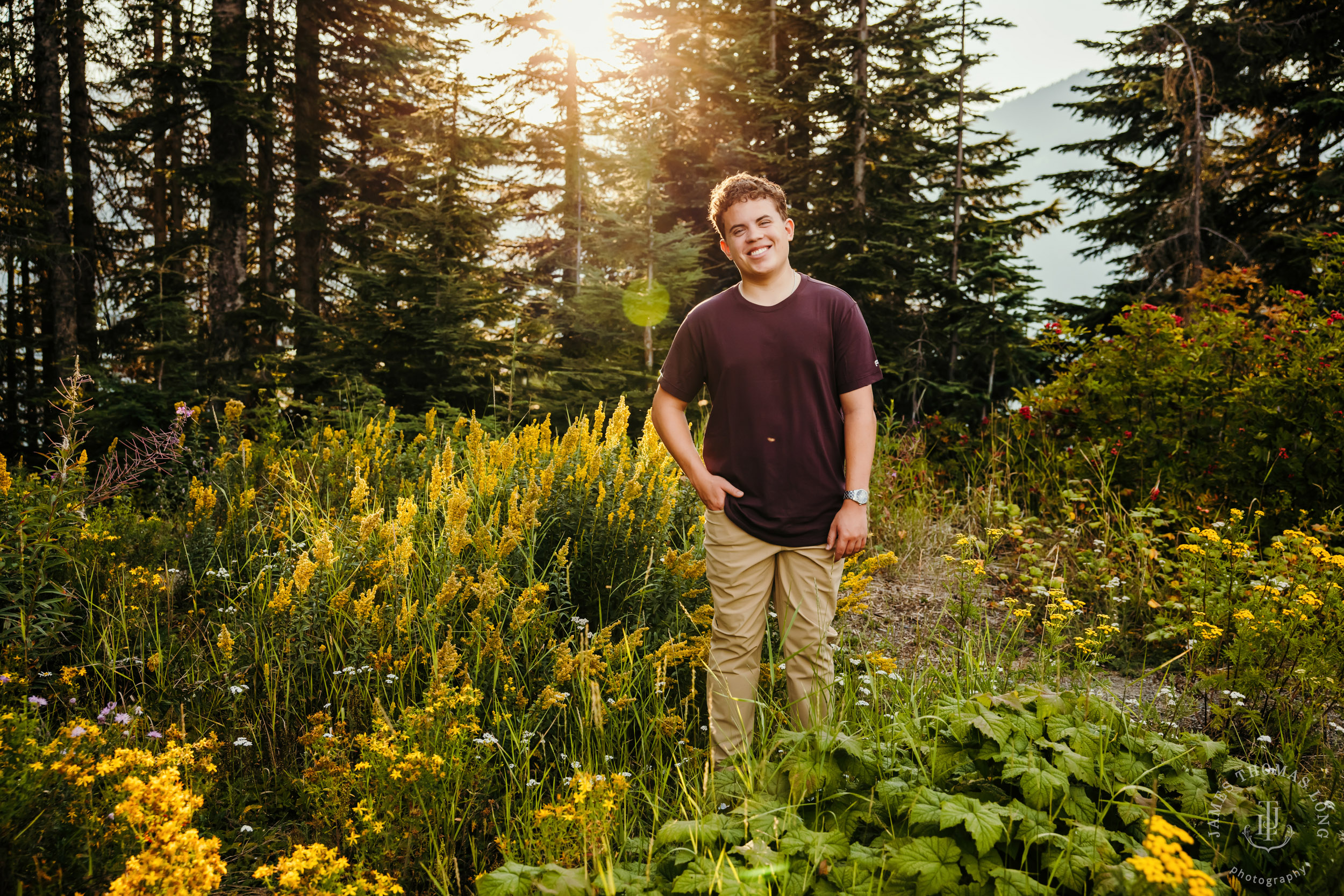Snoqualmie Pass adventure high school senior portrait session by Seattle senior portrait photographer James Thomas Long Photography