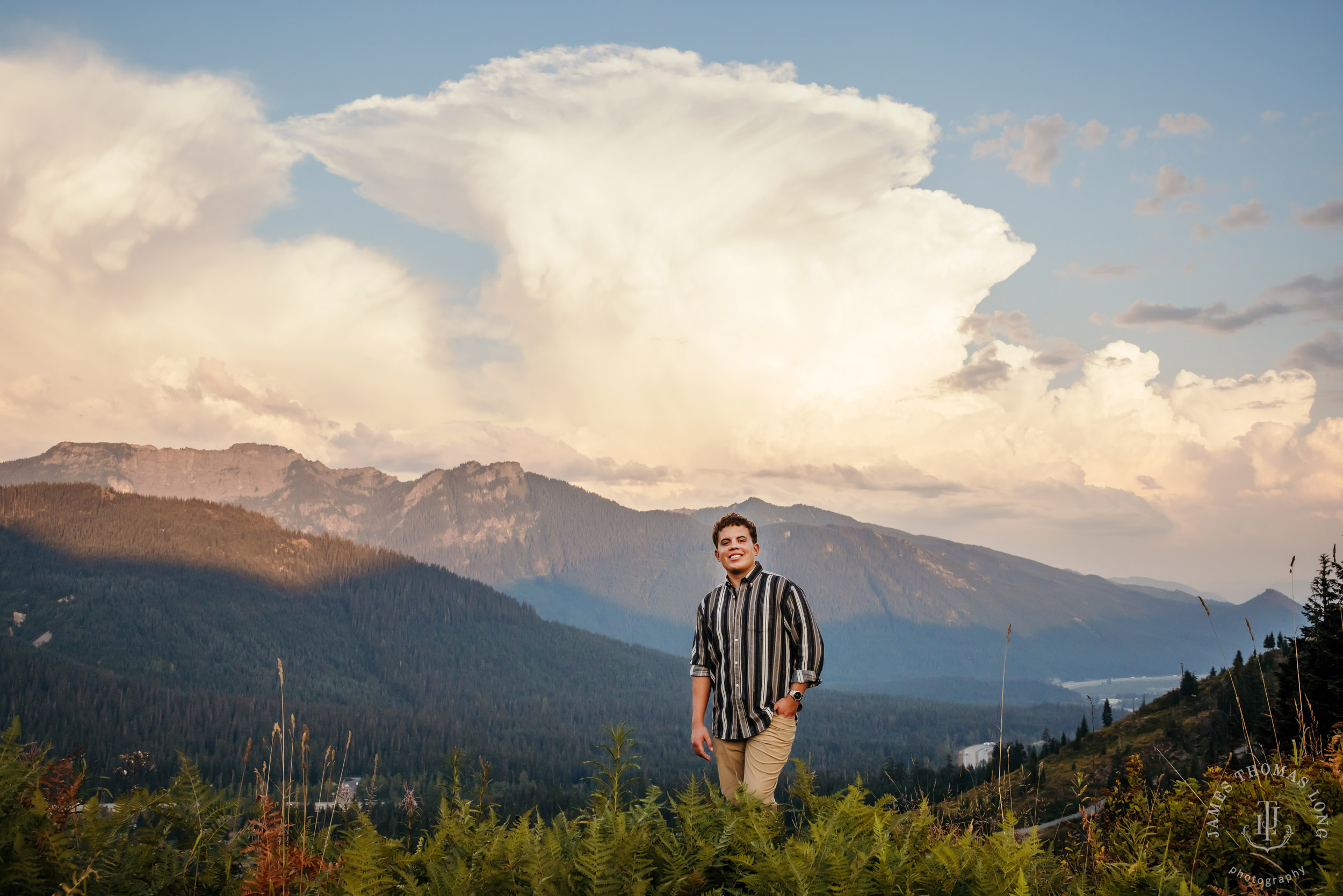 Snoqualmie Pass adventure high school senior portrait session by Seattle senior portrait photographer James Thomas Long Photography