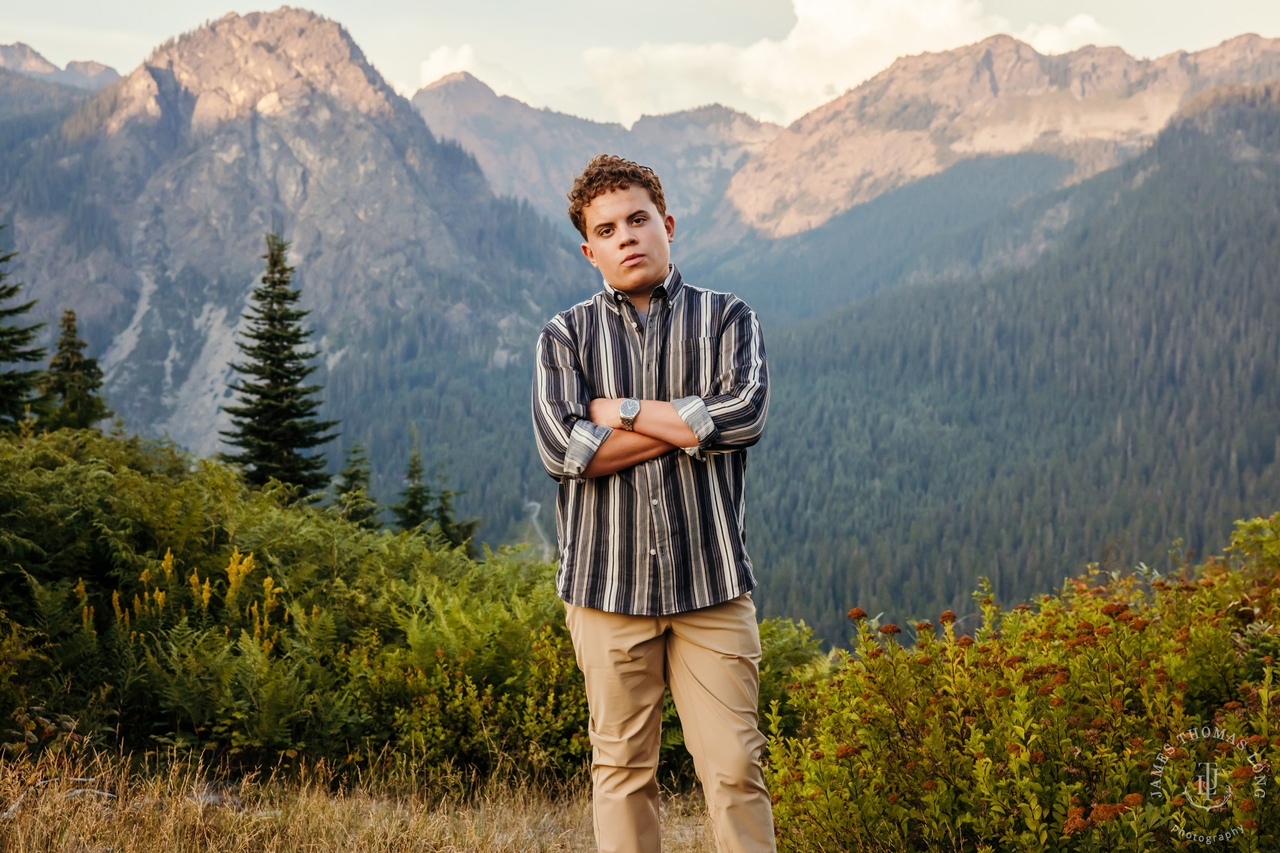Snoqualmie Pass adventure high school senior portrait session by Seattle senior portrait photographer James Thomas Long Photography