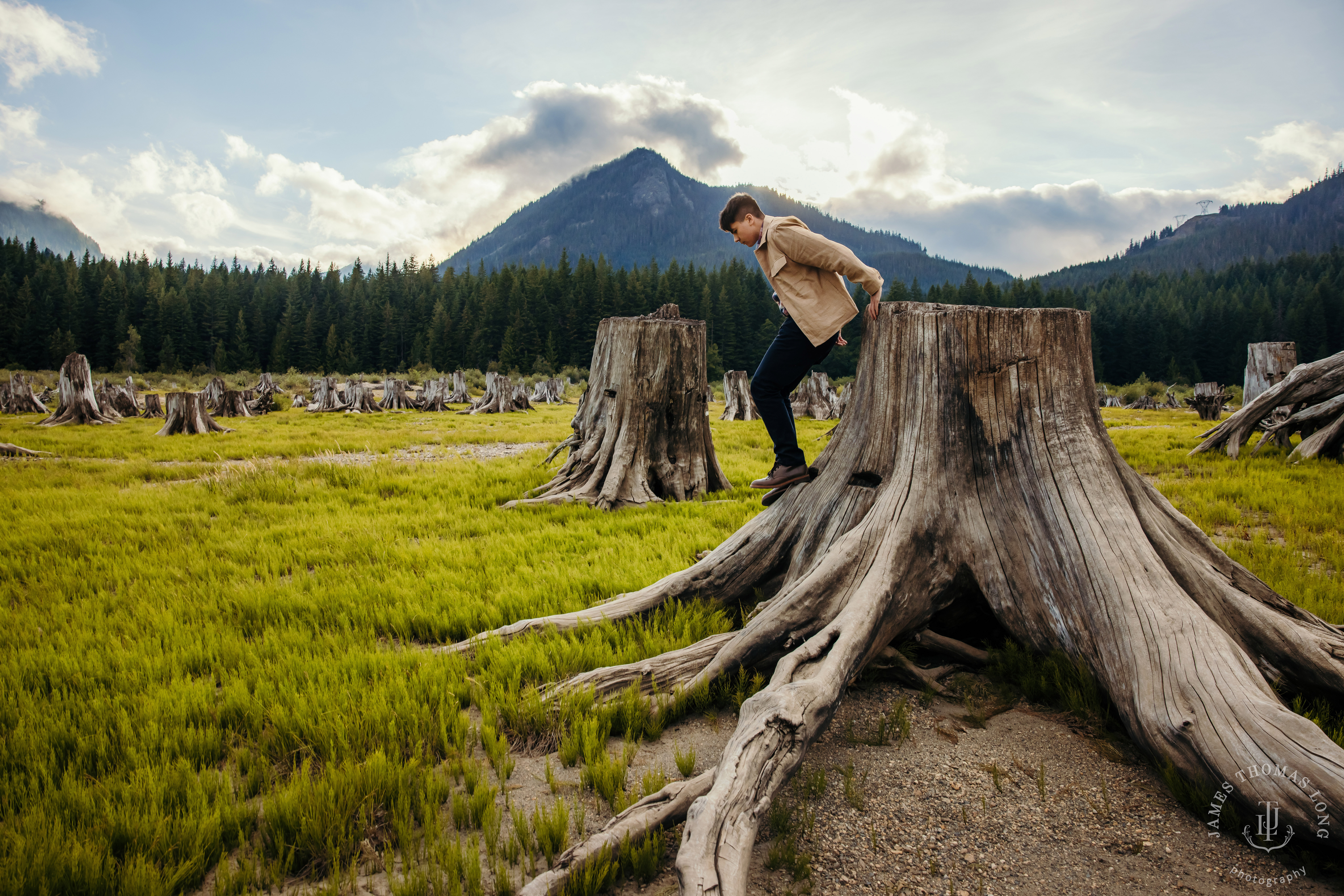Cascade Mountain adventure high school senior portrait session by Snoqualmie high school senior photographer James Thomas Long Photography