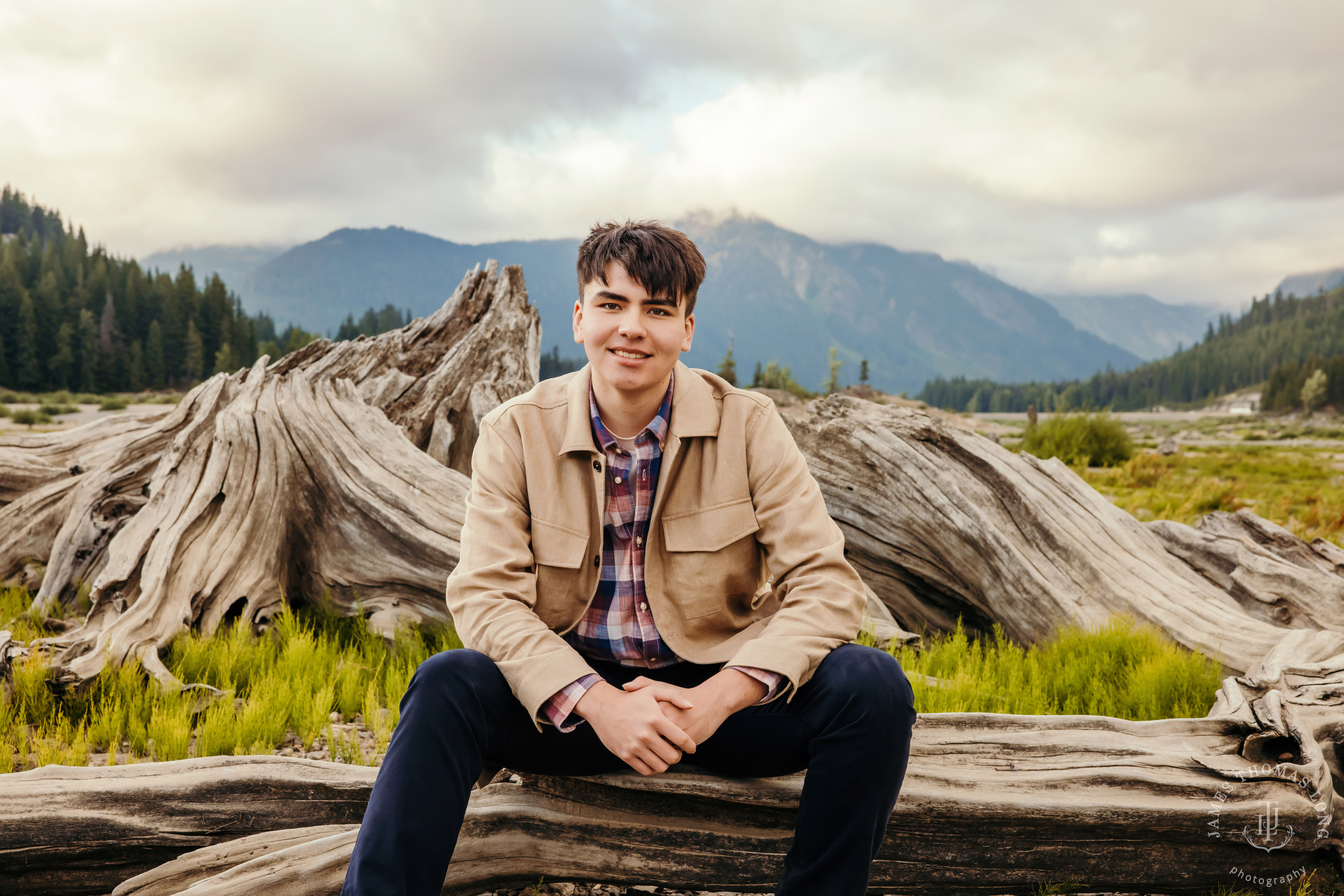 Cascade Mountain adventure high school senior portrait session by Snoqualmie high school senior photographer James Thomas Long Photography