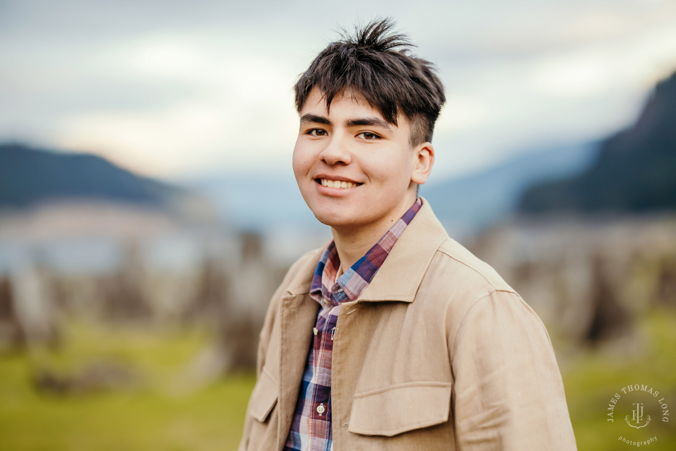 Cascade Mountain adventure high school senior portrait session by Snoqualmie high school senior photographer James Thomas Long Photography