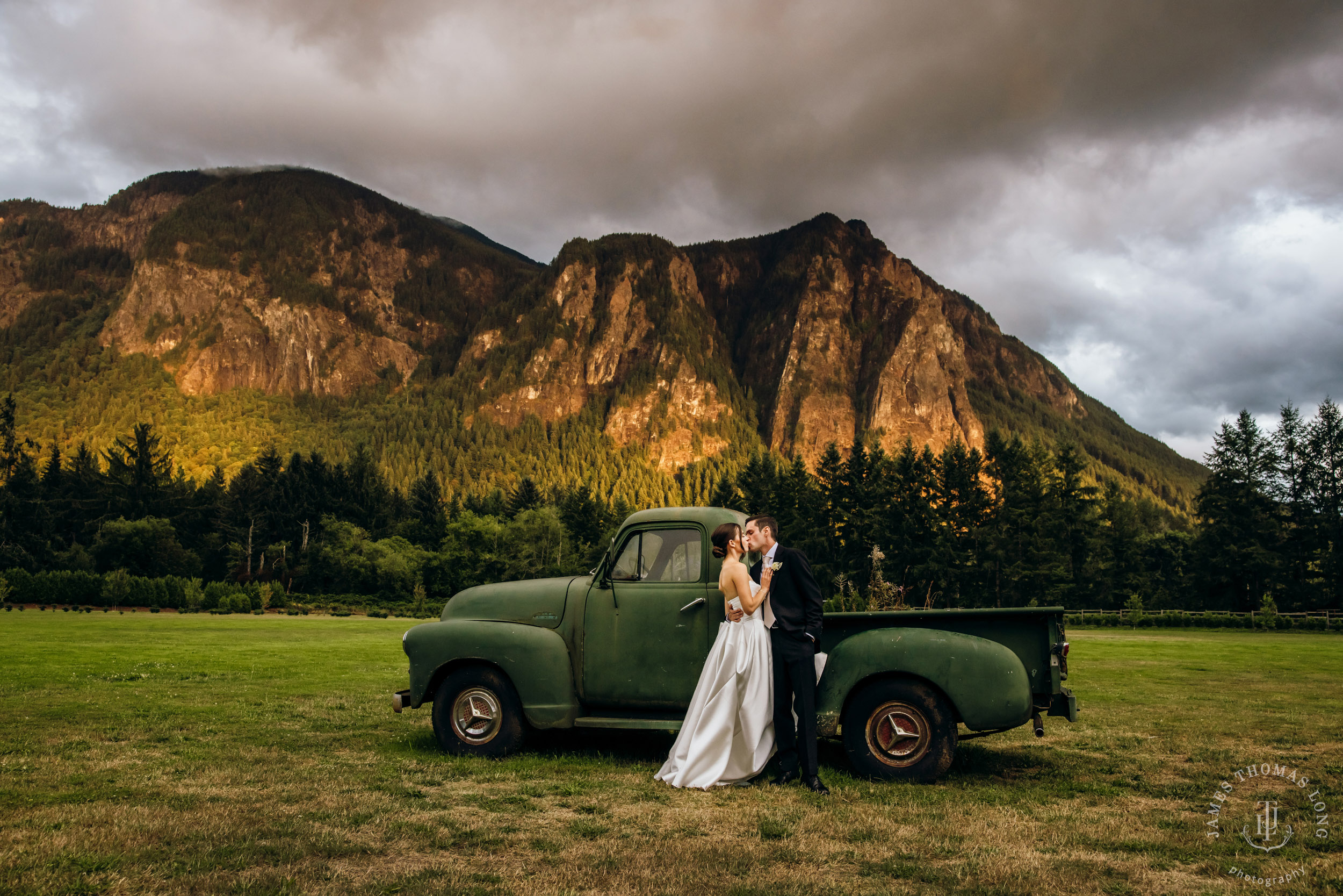 North Fork Farm Events Snoqualmie wedding by Snoqualmie wedding photographer James Thomas Long Photography