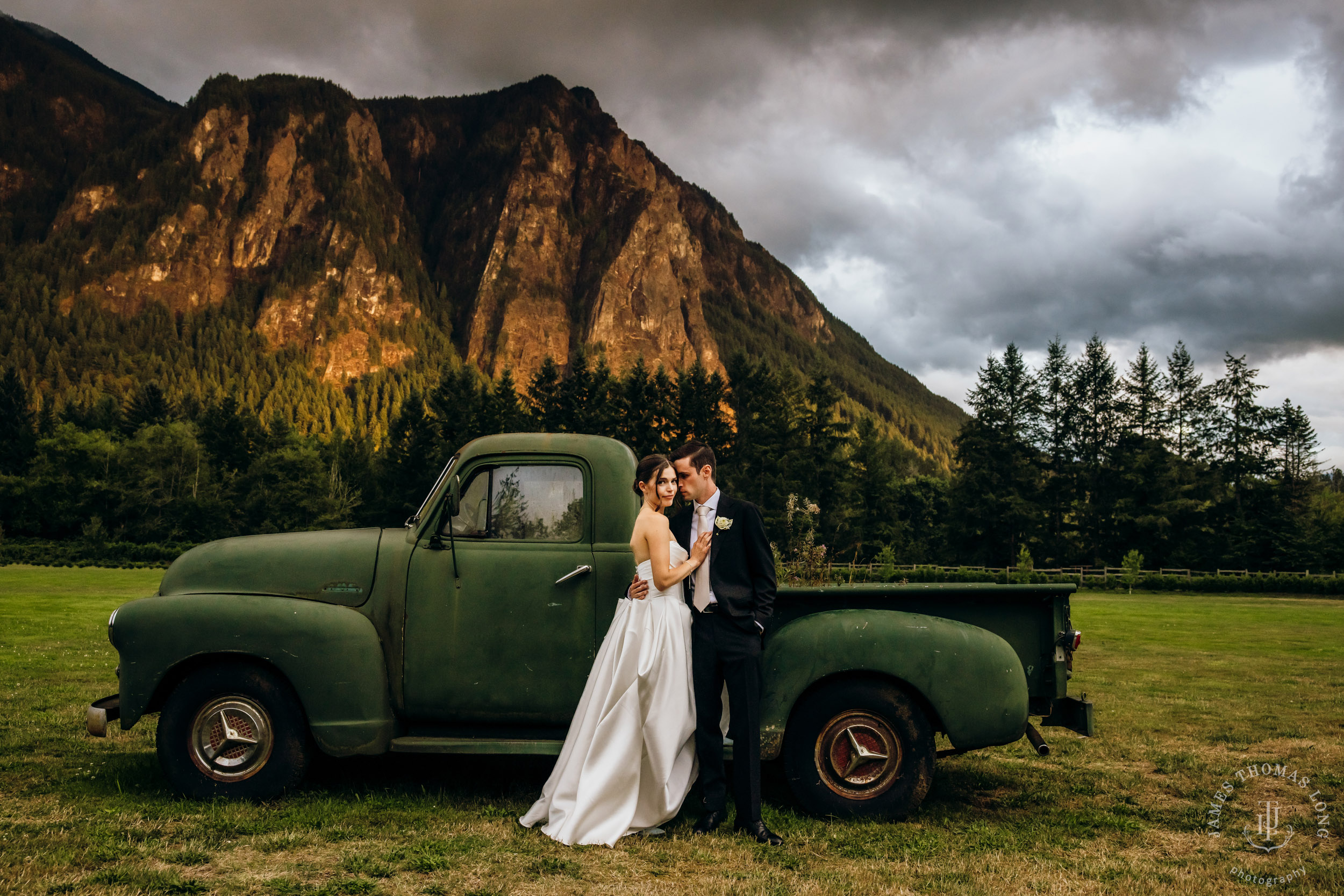 North Fork Farm Events Snoqualmie wedding by Snoqualmie wedding photographer James Thomas Long Photography