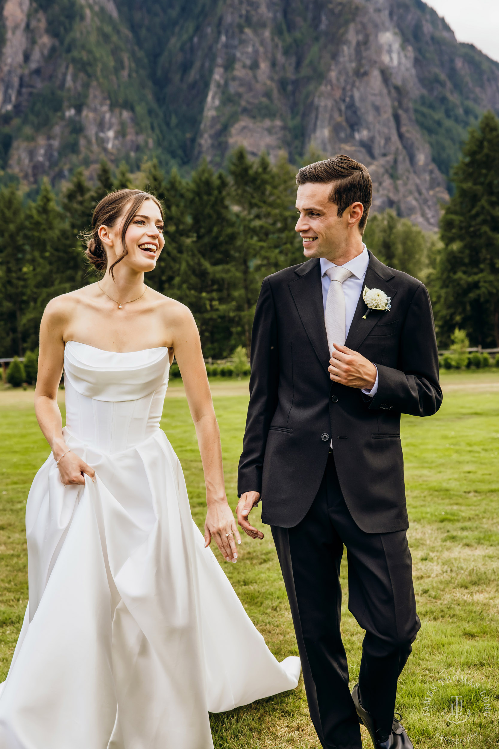 North Fork Farm Events Snoqualmie wedding by Snoqualmie wedding photographer James Thomas Long Photography