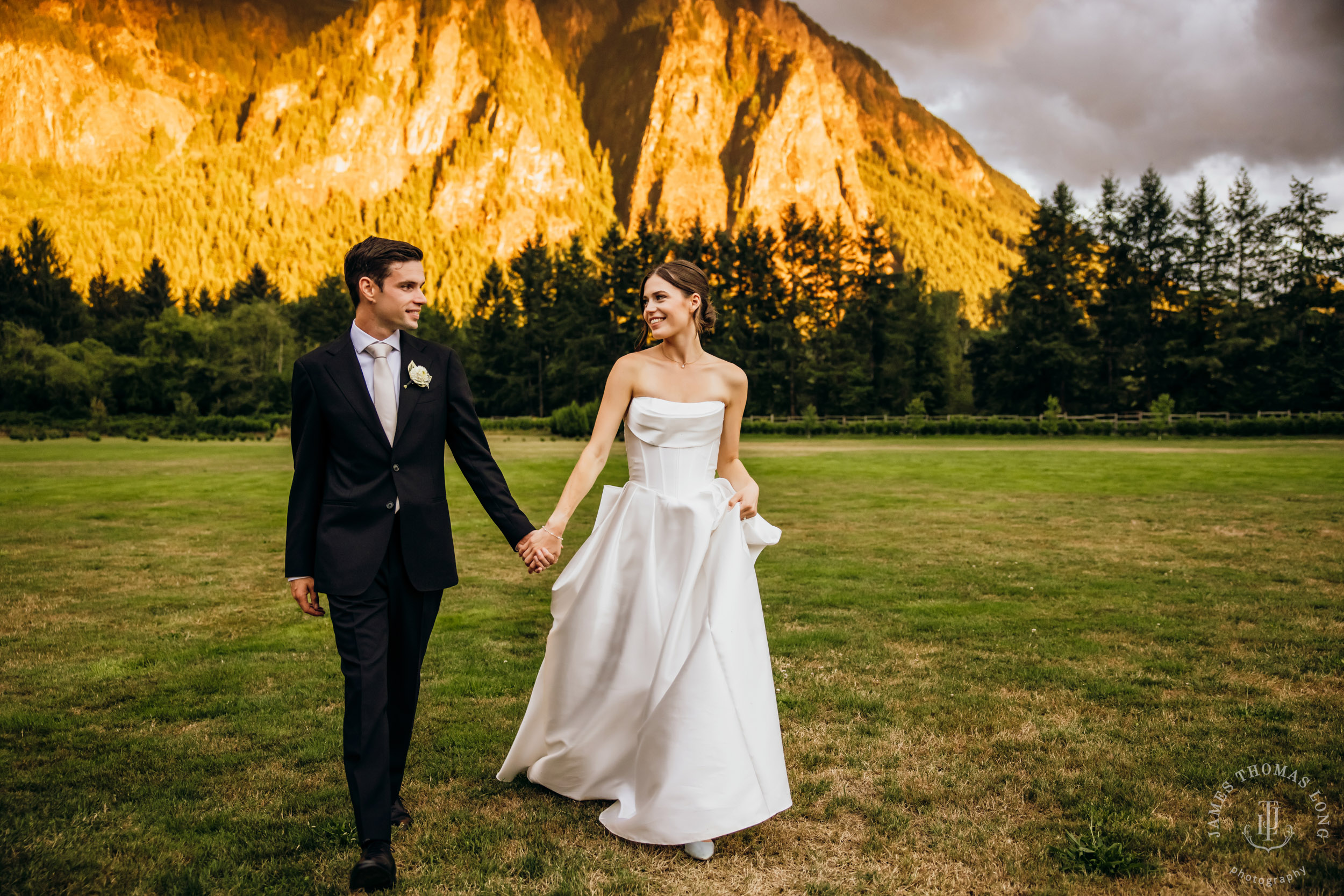 North Fork Farm Events Snoqualmie wedding by Snoqualmie wedding photographer James Thomas Long Photography