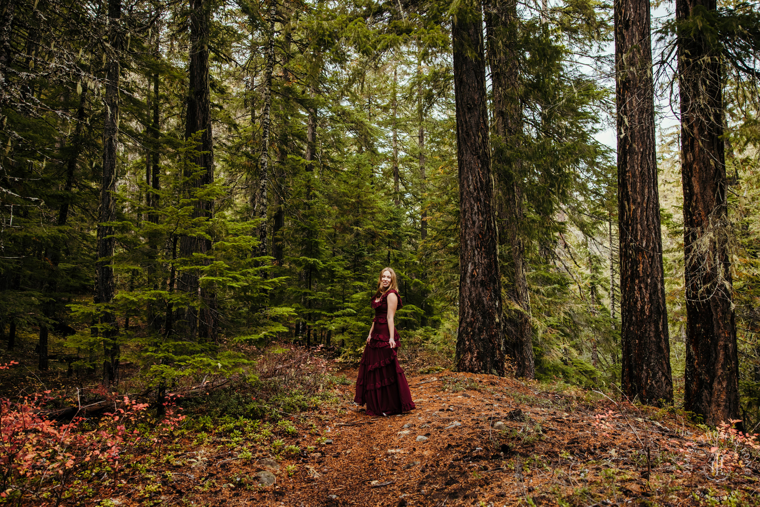 Cascade Mountain adventure high school senior portrait session by Seattle senior photographer James Thomas Long Photography