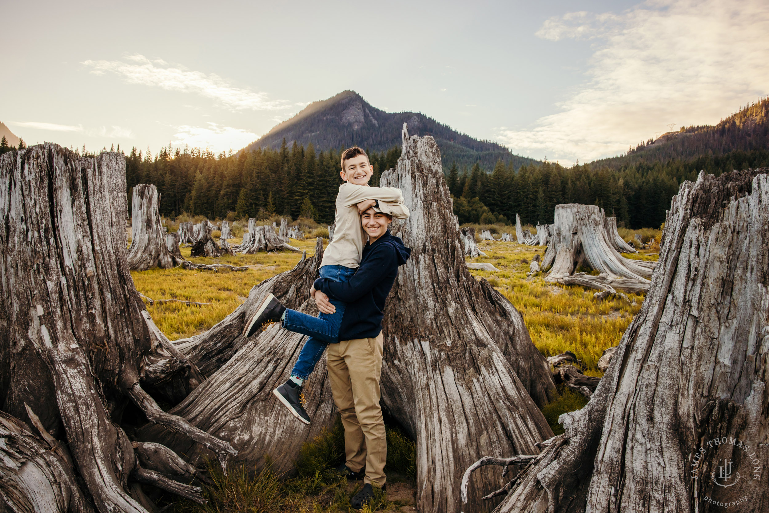 Cascade Mountain adventure family photography session by Snoqualmie family photographer James Thomas Long Photography