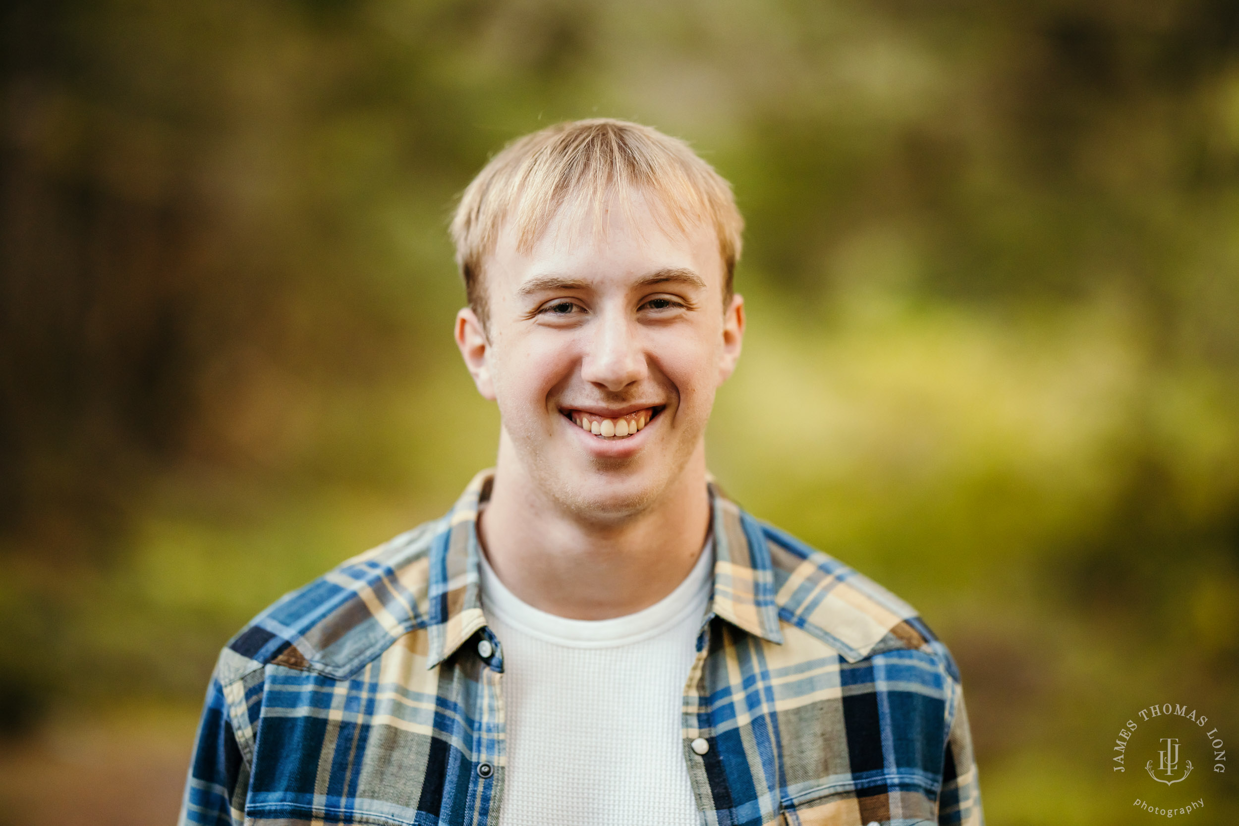 Snoqualmie North Bend adventure high school senior portrait session by Snoqualmie senior portrait photographer James Thomas Long Photography