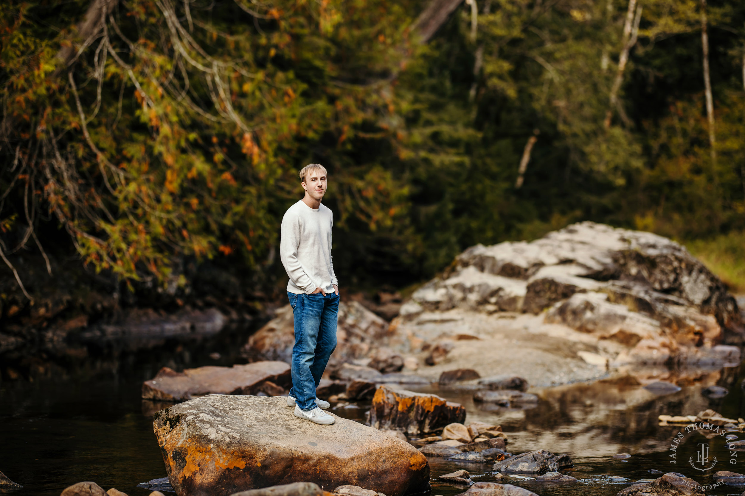 Snoqualmie North Bend adventure high school senior portrait session by Snoqualmie senior portrait photographer James Thomas Long Photography