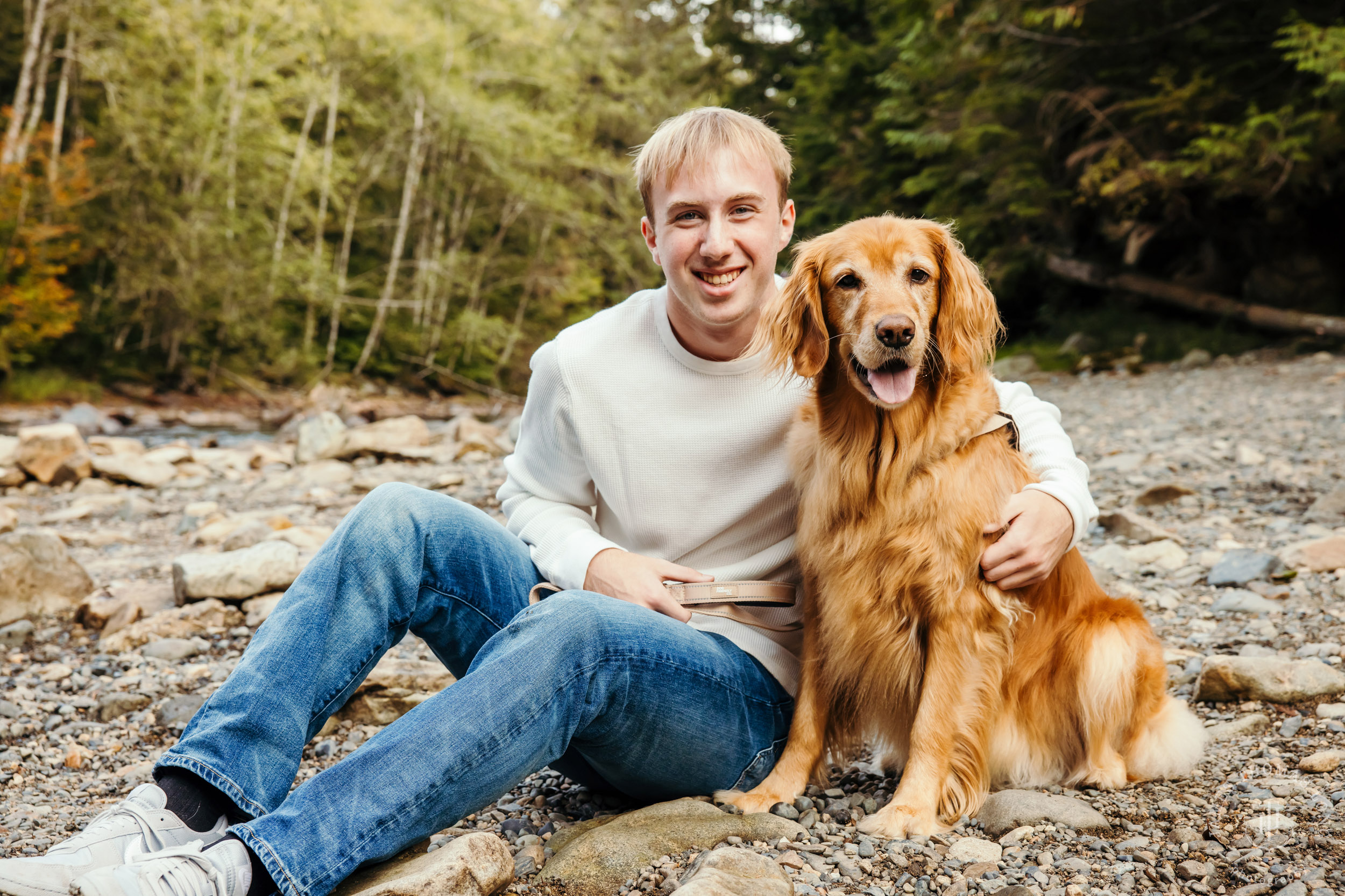 Snoqualmie North Bend adventure high school senior portrait session by Snoqualmie senior portrait photographer James Thomas Long Photography