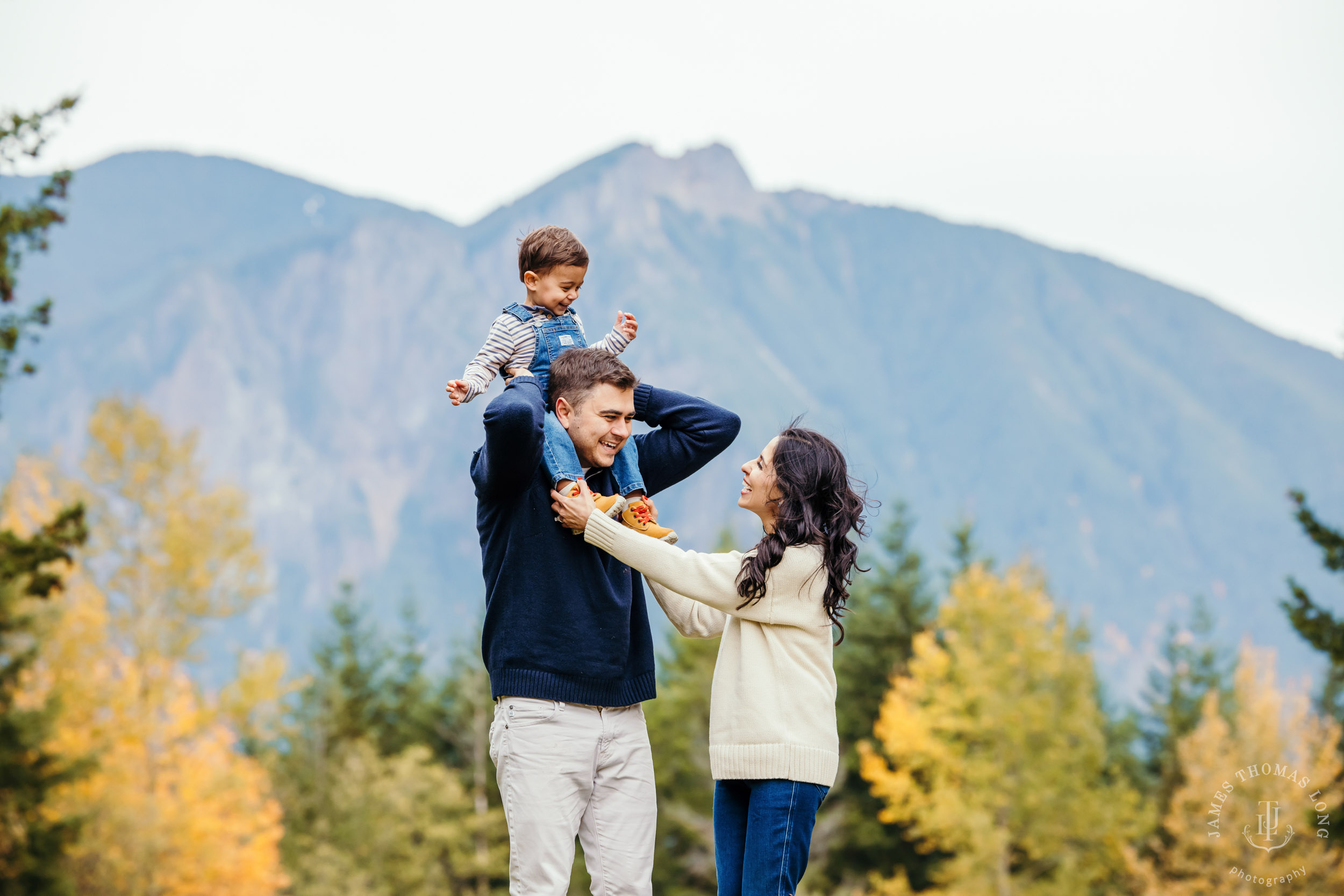 Snoqualmie family photography session by Snoqualmie family photographer James Thomas Long Photography