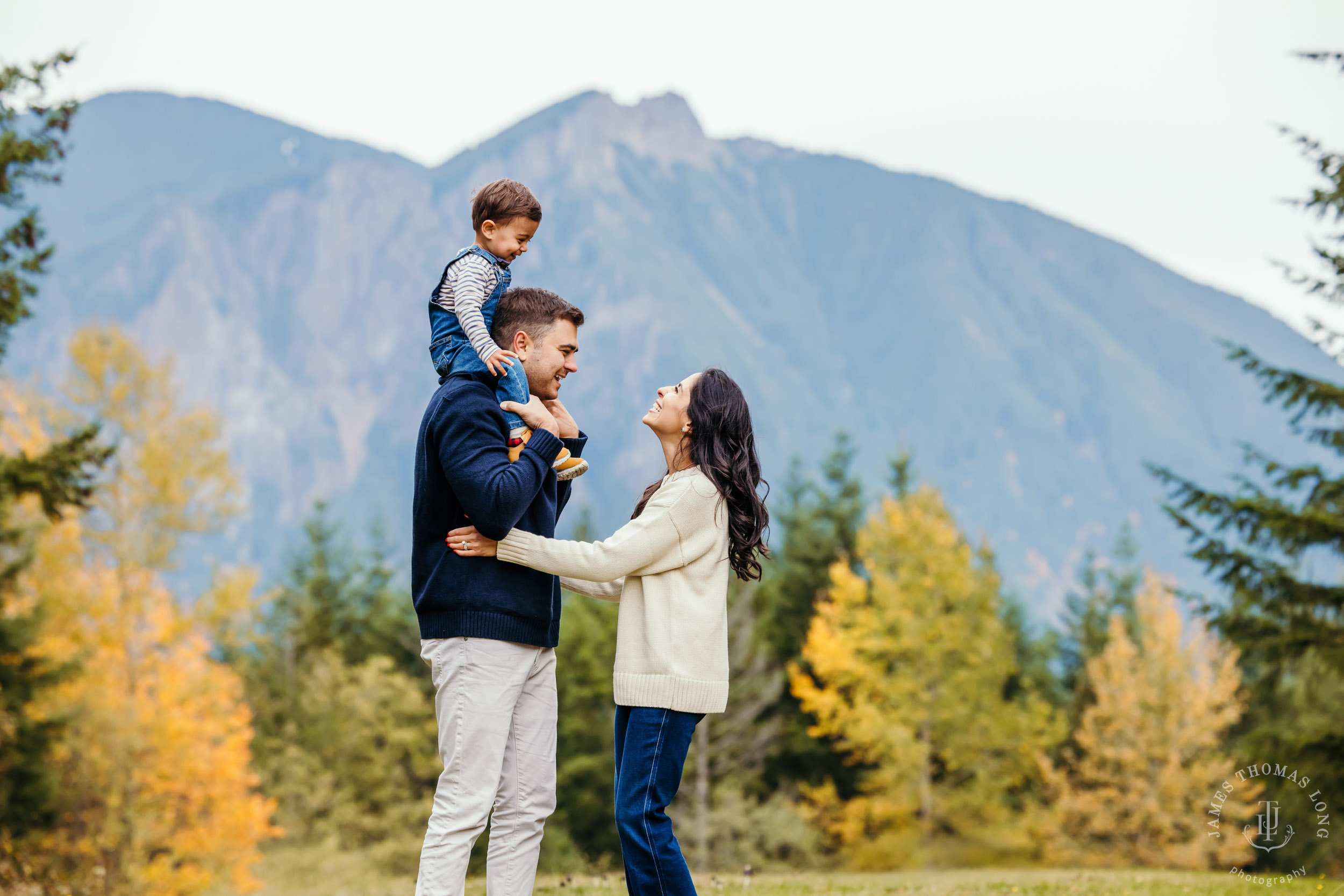 Snoqualmie family photography session by Snoqualmie family photographer James Thomas Long Photography