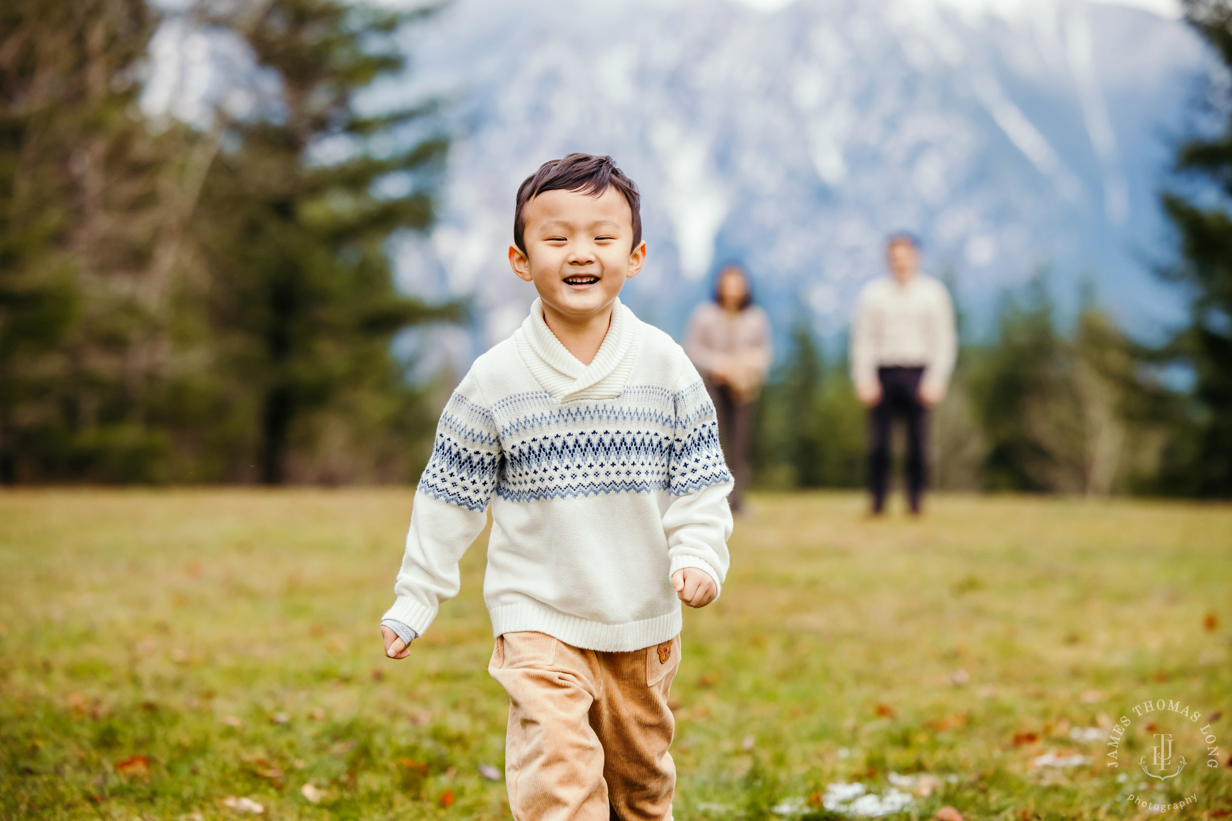 Snoqualmie family photography session by Snoqualmie family photographer James Thomas Long Photography