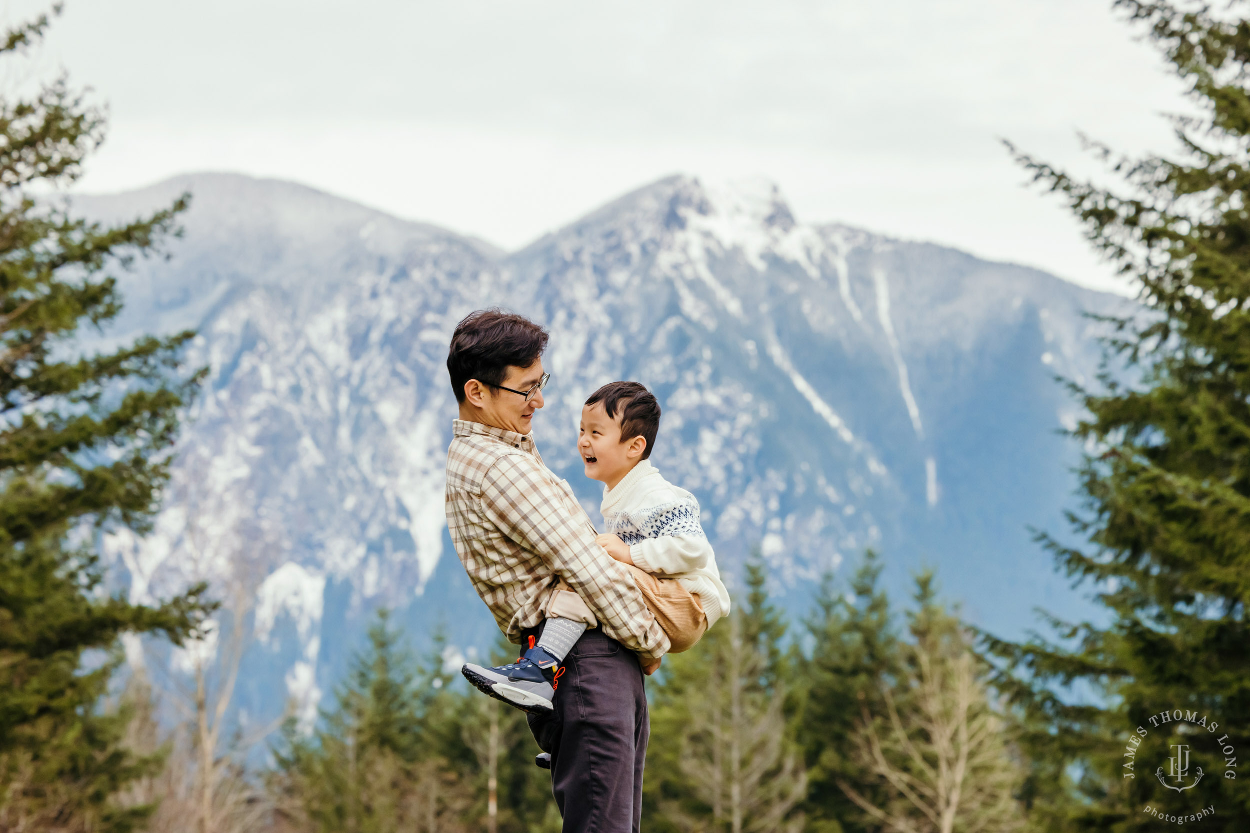 Snoqualmie family photography session by Snoqualmie family photographer James Thomas Long Photography