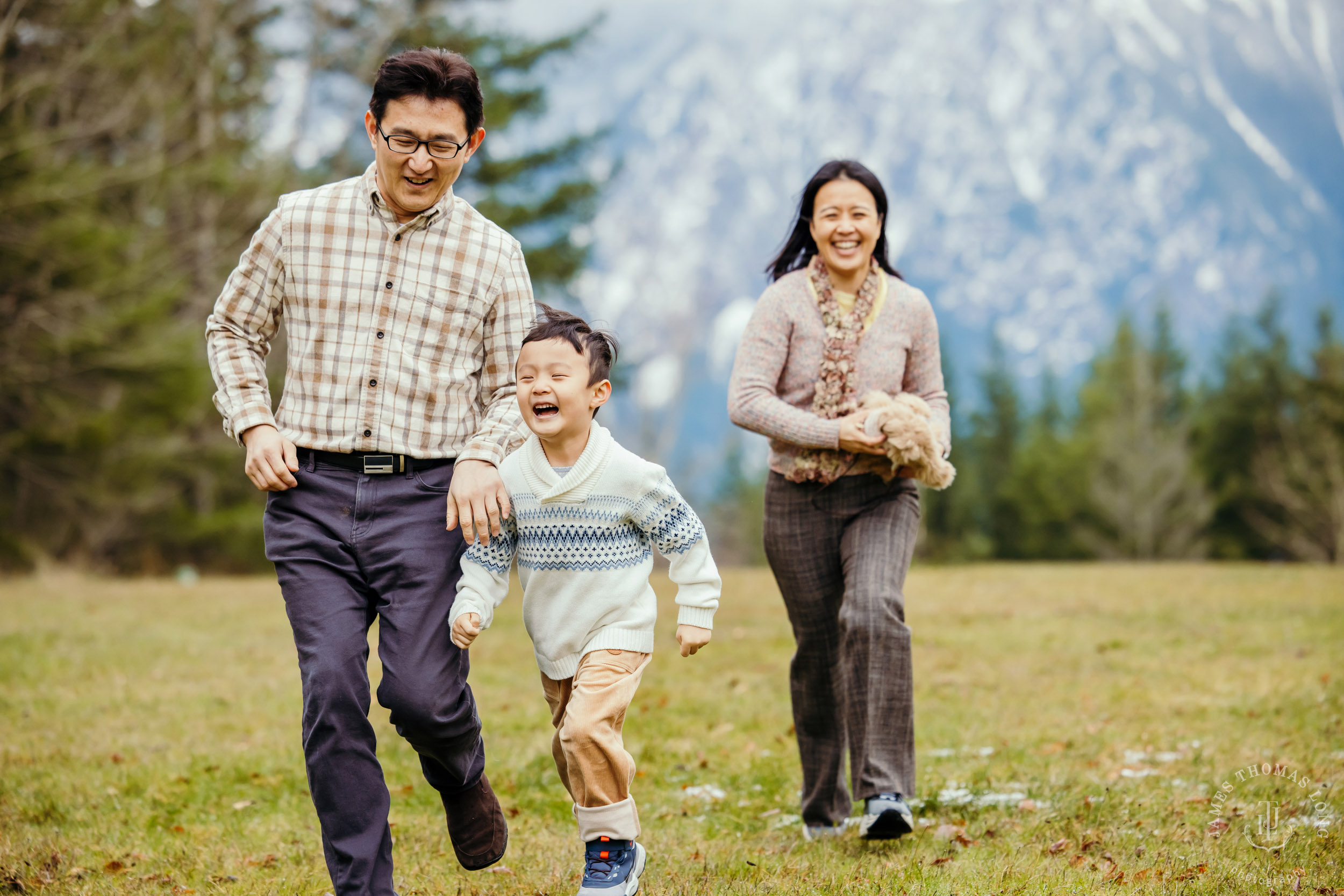 Snoqualmie family photography session by Snoqualmie family photographer James Thomas Long Photography
