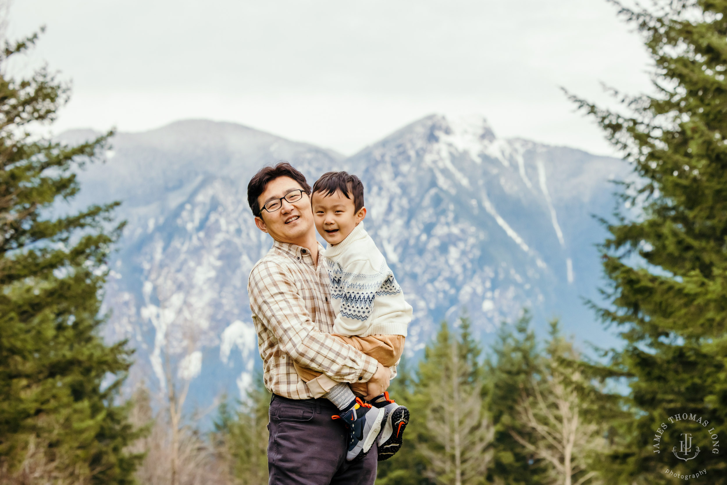 Snoqualmie family photography session by Snoqualmie family photographer James Thomas Long Photography
