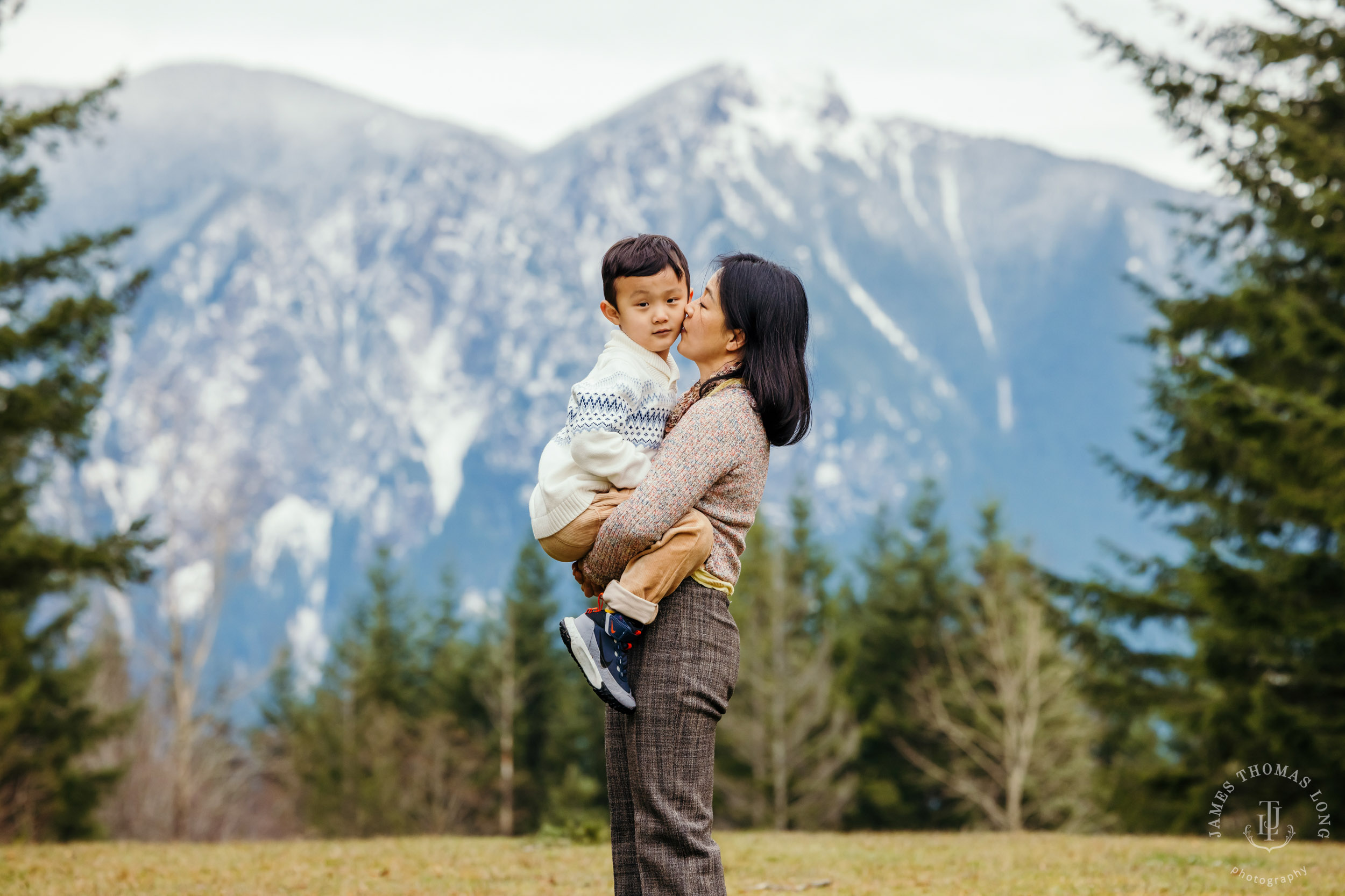 Snoqualmie family photography session by Snoqualmie family photographer James Thomas Long Photography